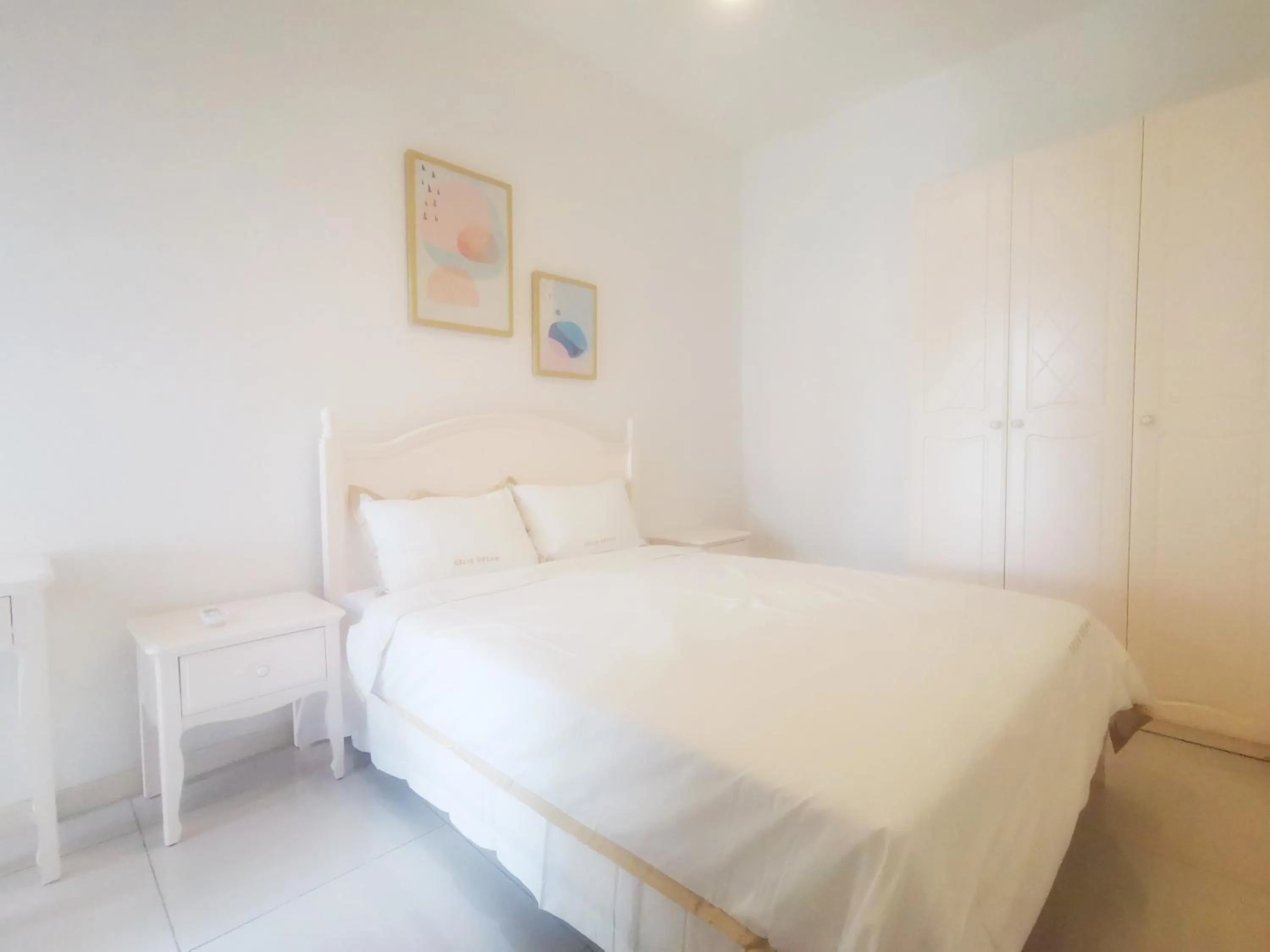 Bed in The Elysia Park Residence by Home Owner