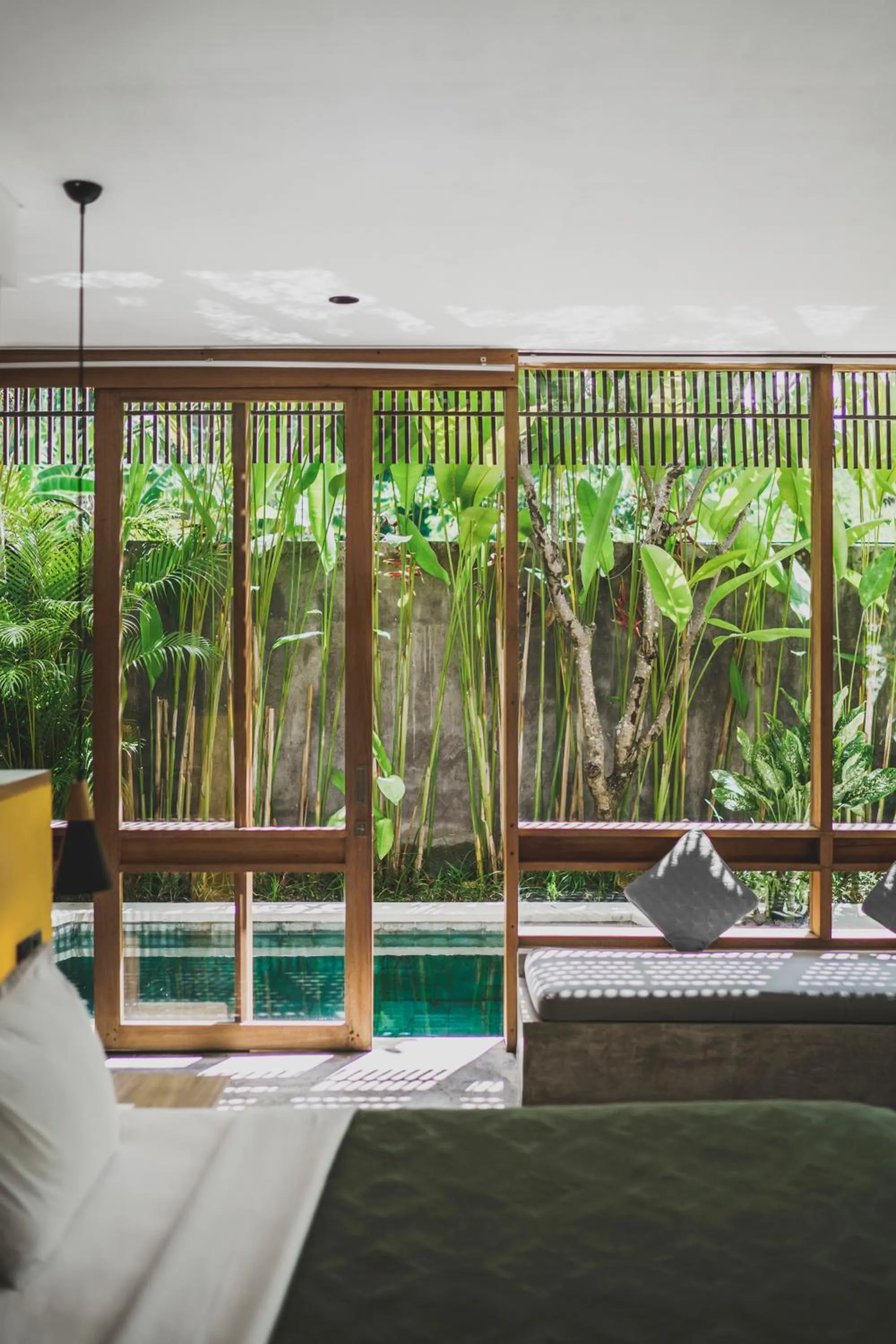 Seating area, Bed in The Saren