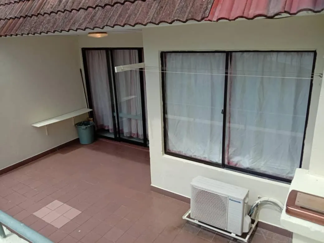 Paradise Lagoon apartment