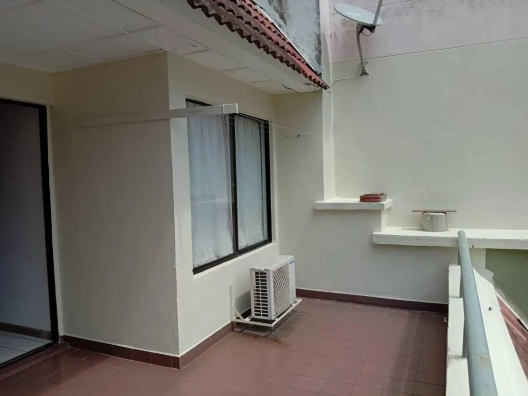 Paradise Lagoon apartment