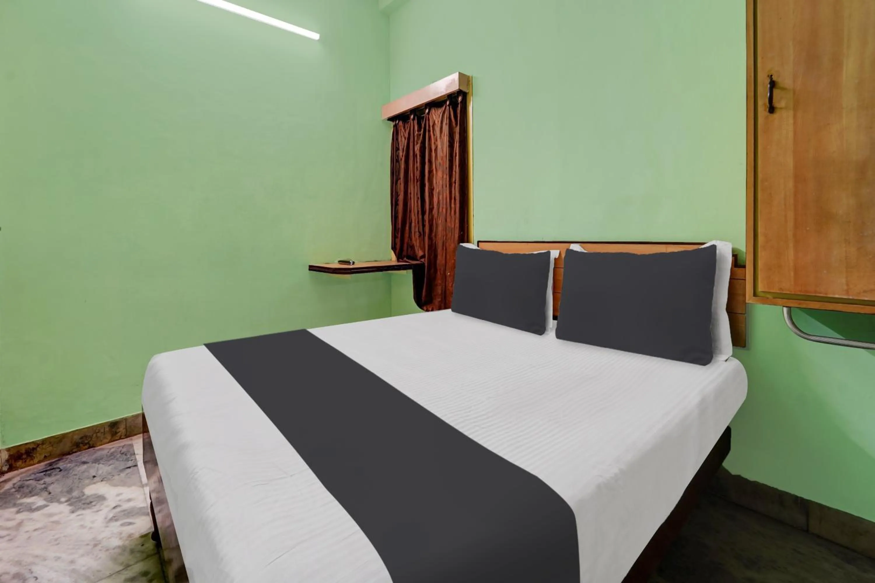 Bedroom, Bed in Hotel O Rainbow Stays