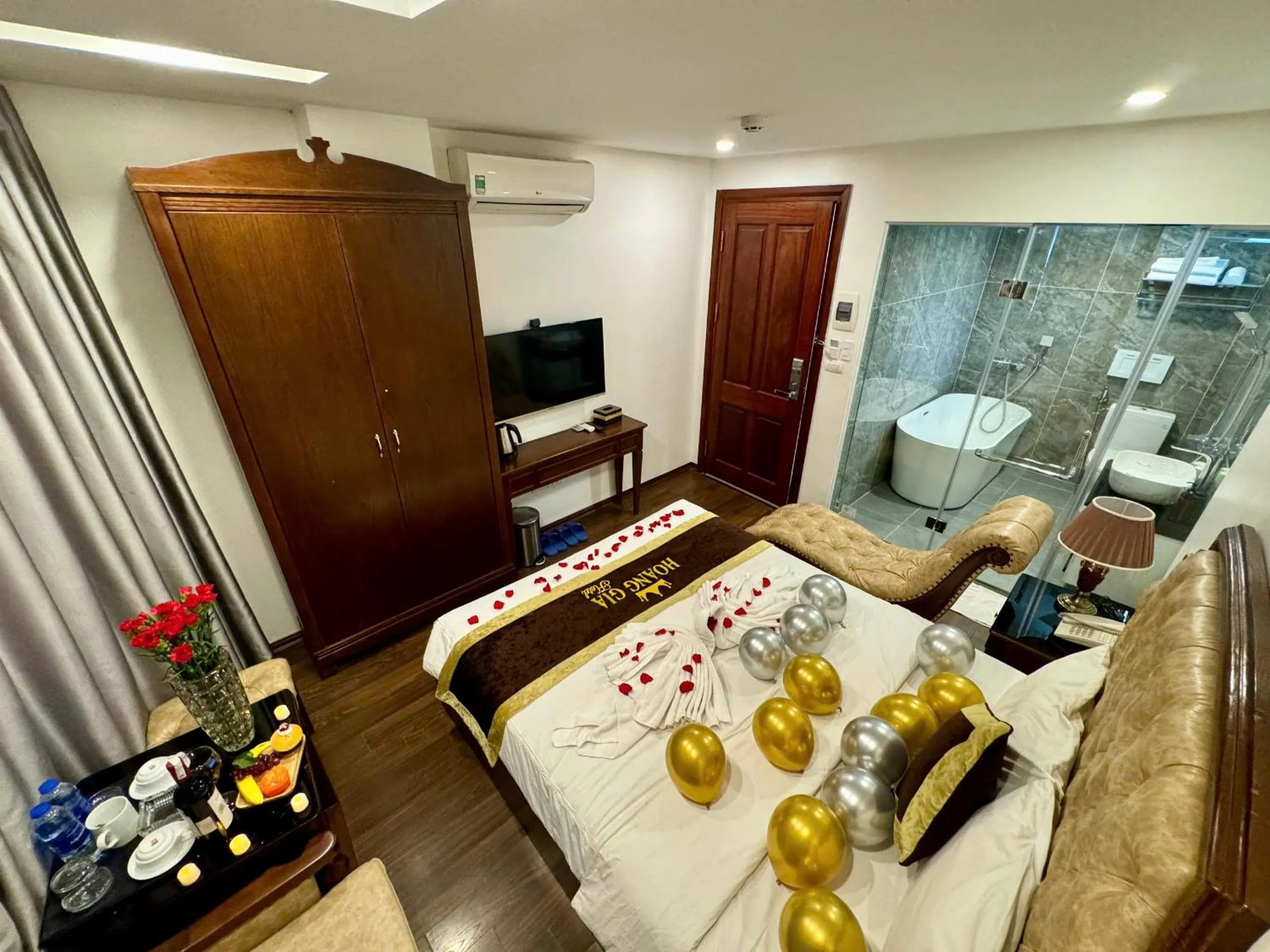 Photo of the whole room in Hoàng Gia Hotel Nhân Hòa