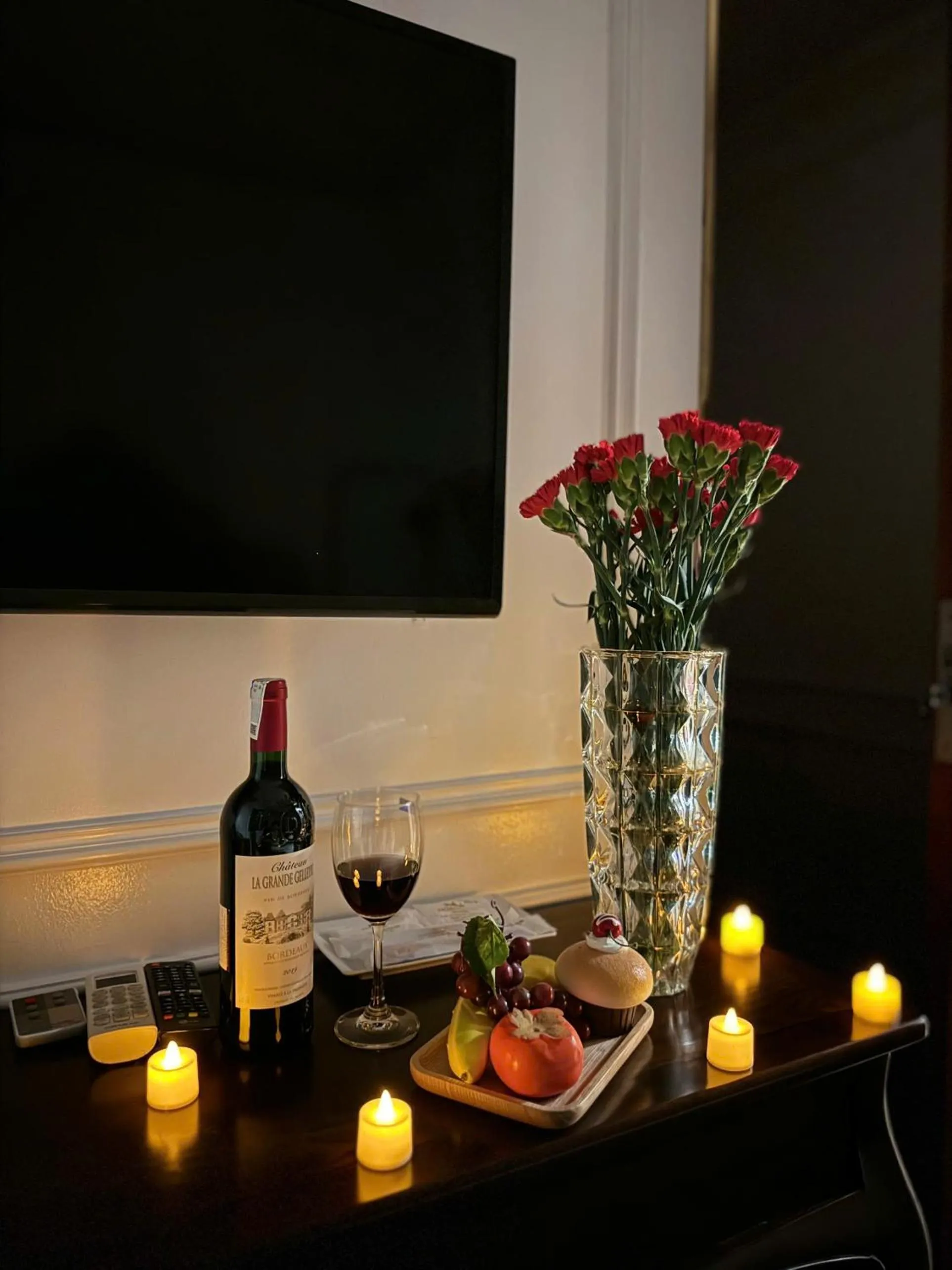 TV and multimedia in Hoàng Gia Hotel Nhân Hòa