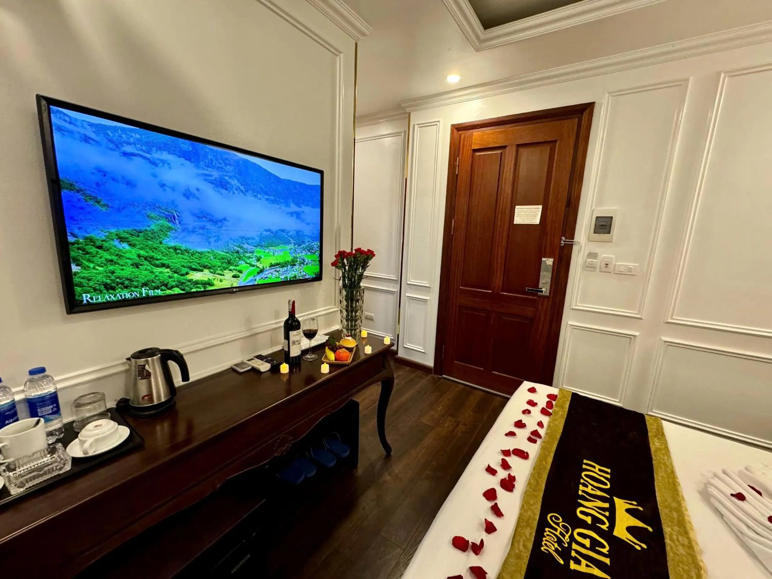 TV and multimedia in Hoàng Gia Hotel Nhân Hòa