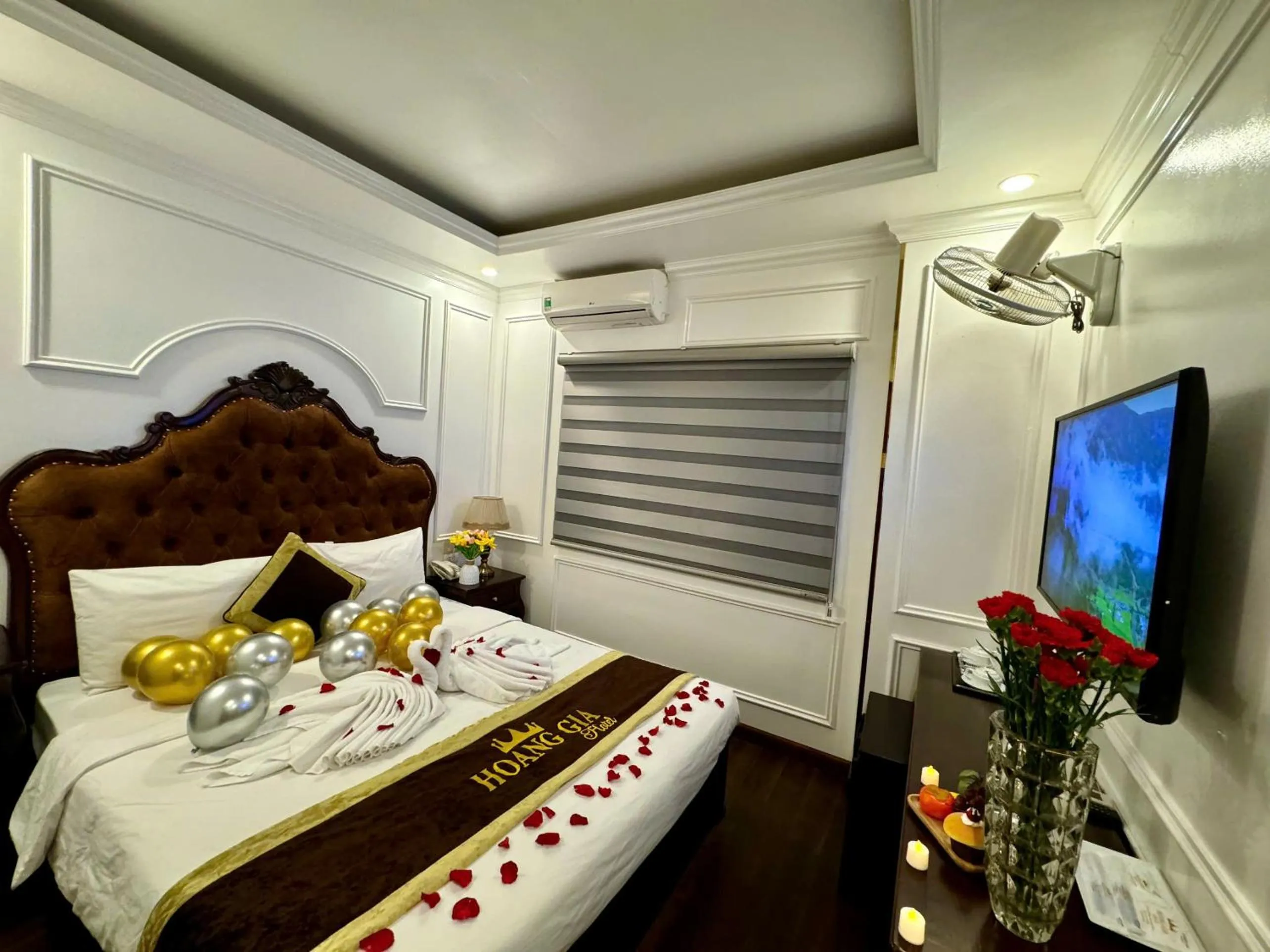 Photo of the whole room, Bed in Hoàng Gia Hotel Nhân Hòa