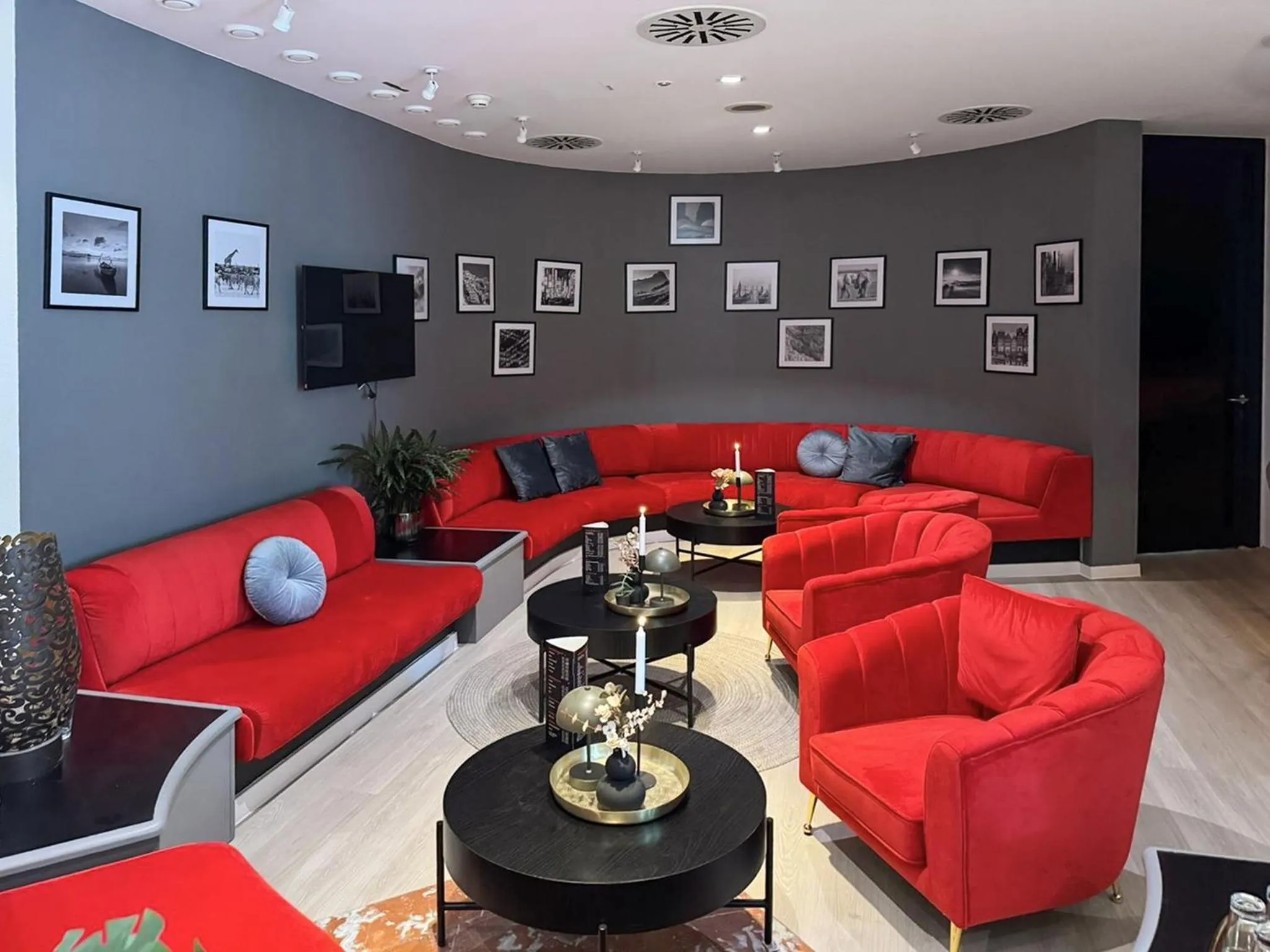 Lounge or bar in DORMERO Hotel Weingarten