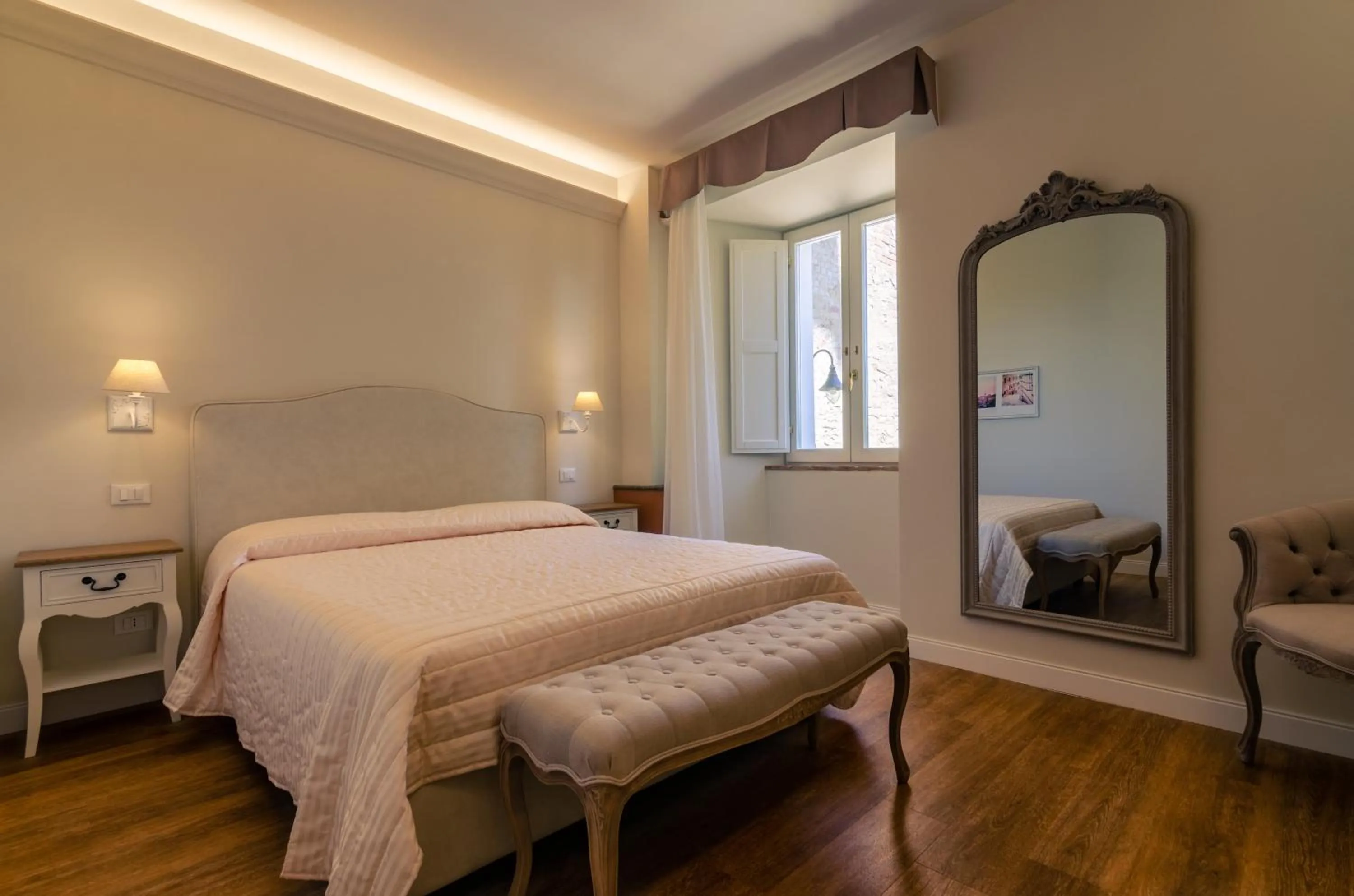 Photo of the whole room, Bed in Il giardino di Pantaneto Residenza D'Epoca