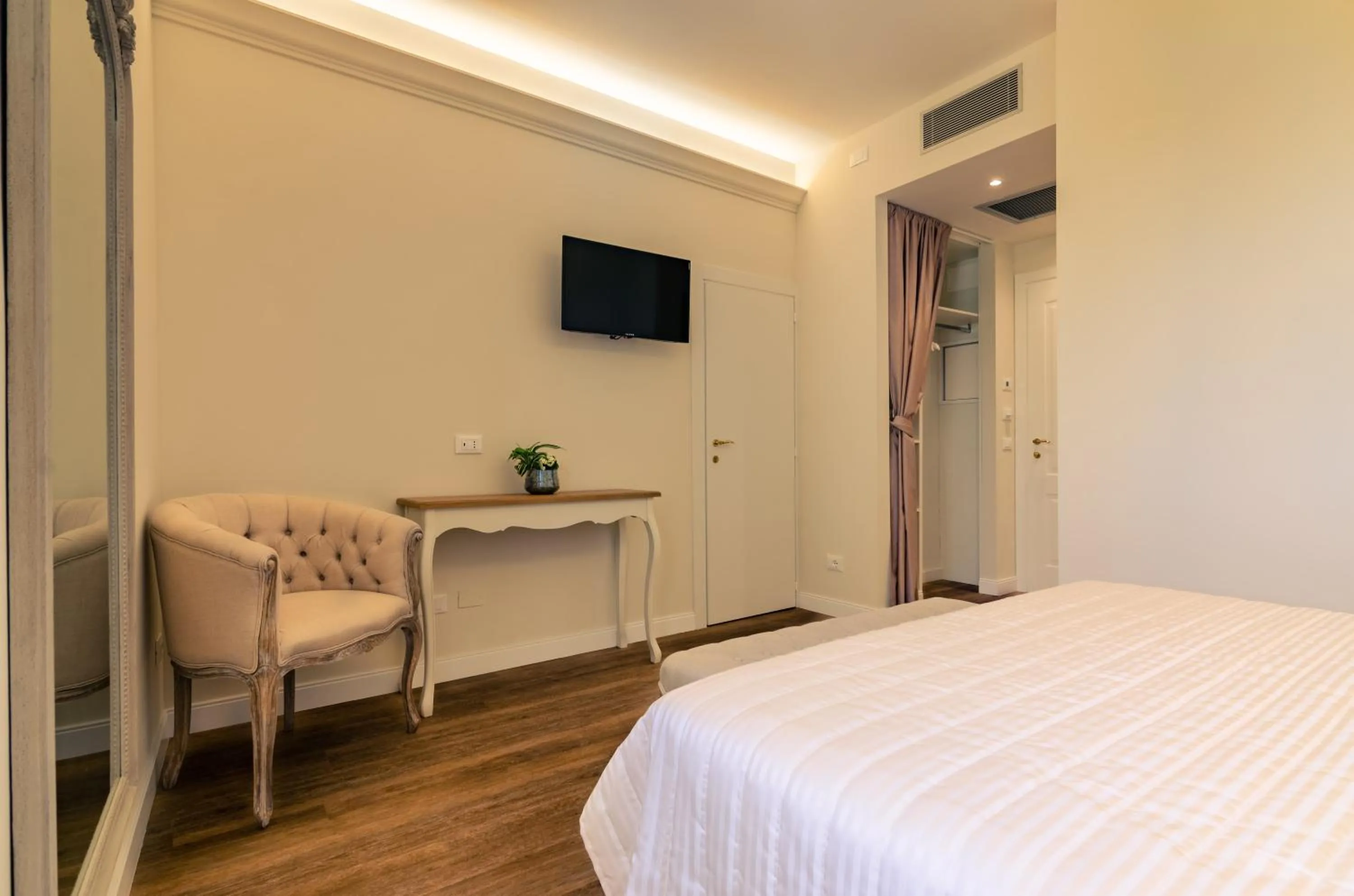 Photo of the whole room, Bed in Il giardino di Pantaneto Residenza D'Epoca