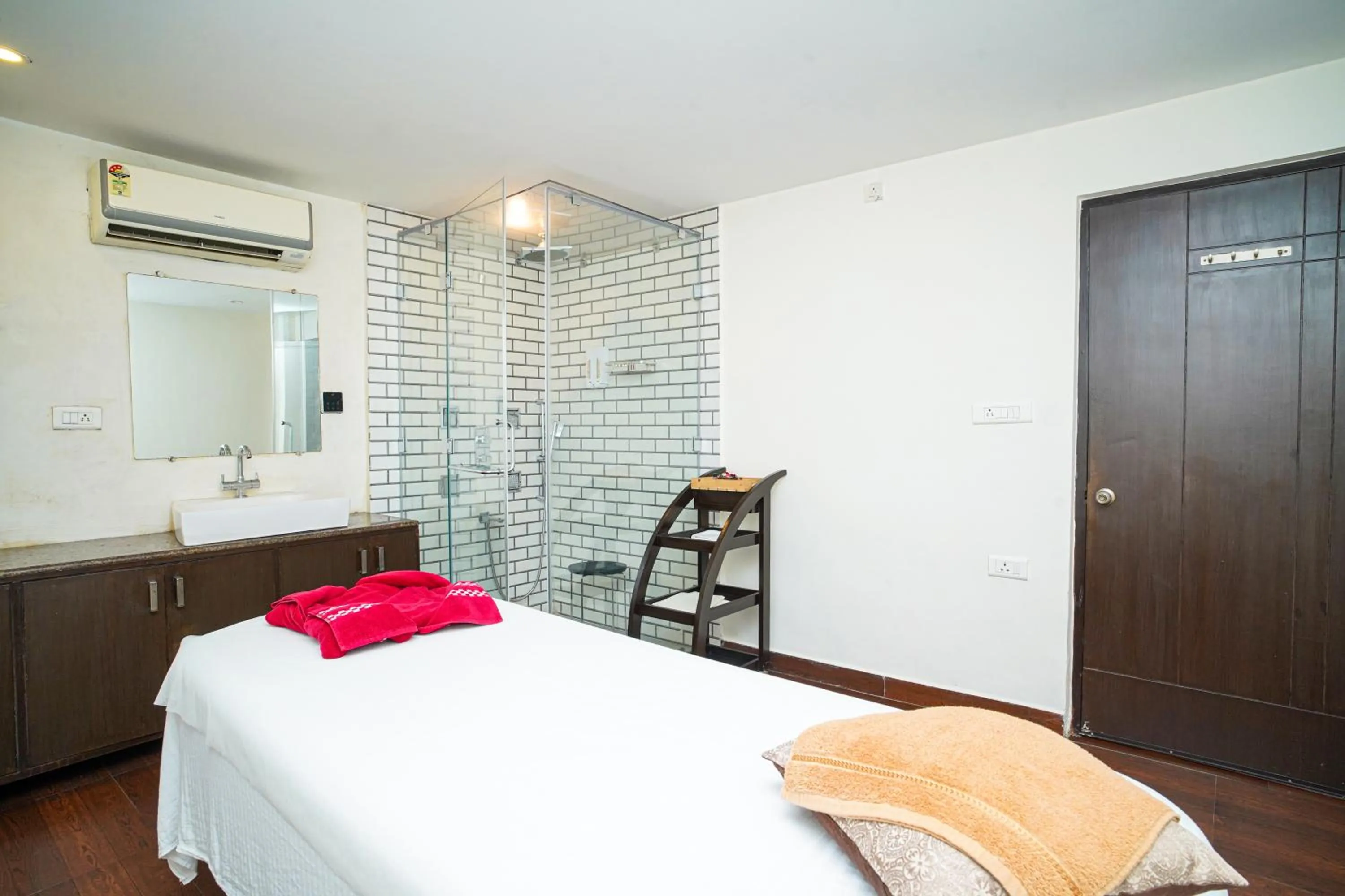 Bed in The Grand Shiva Resort and Spa