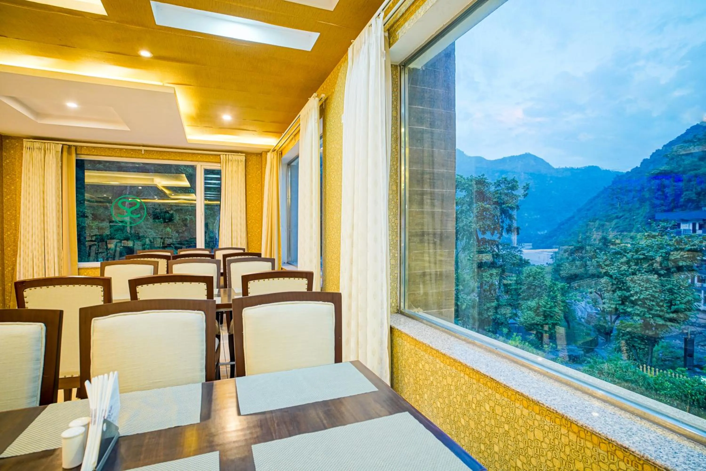 Restaurant/places to eat in The Grand Shiva Resort and Spa