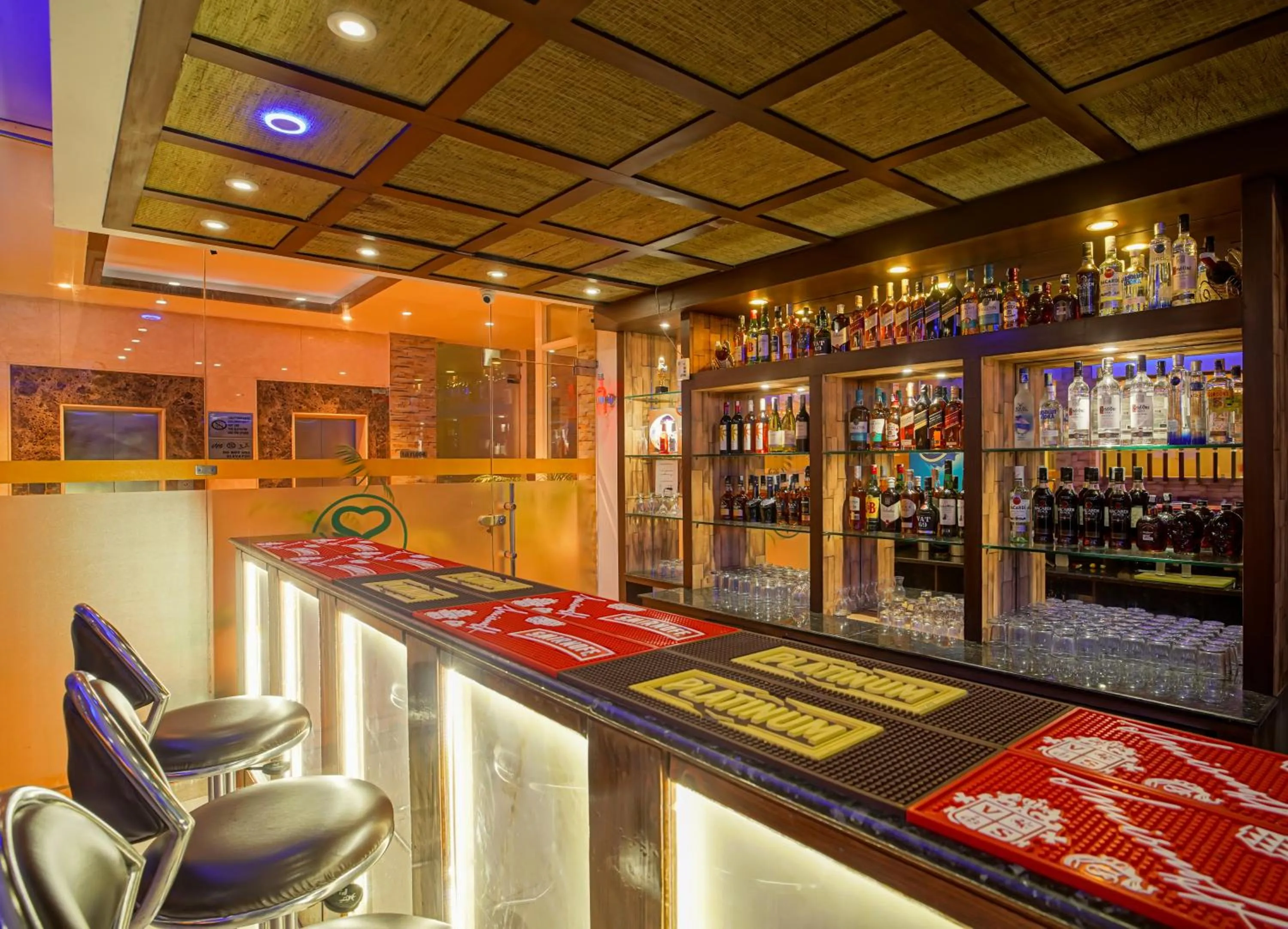 Lounge or bar in The Grand Shiva Resort and Spa