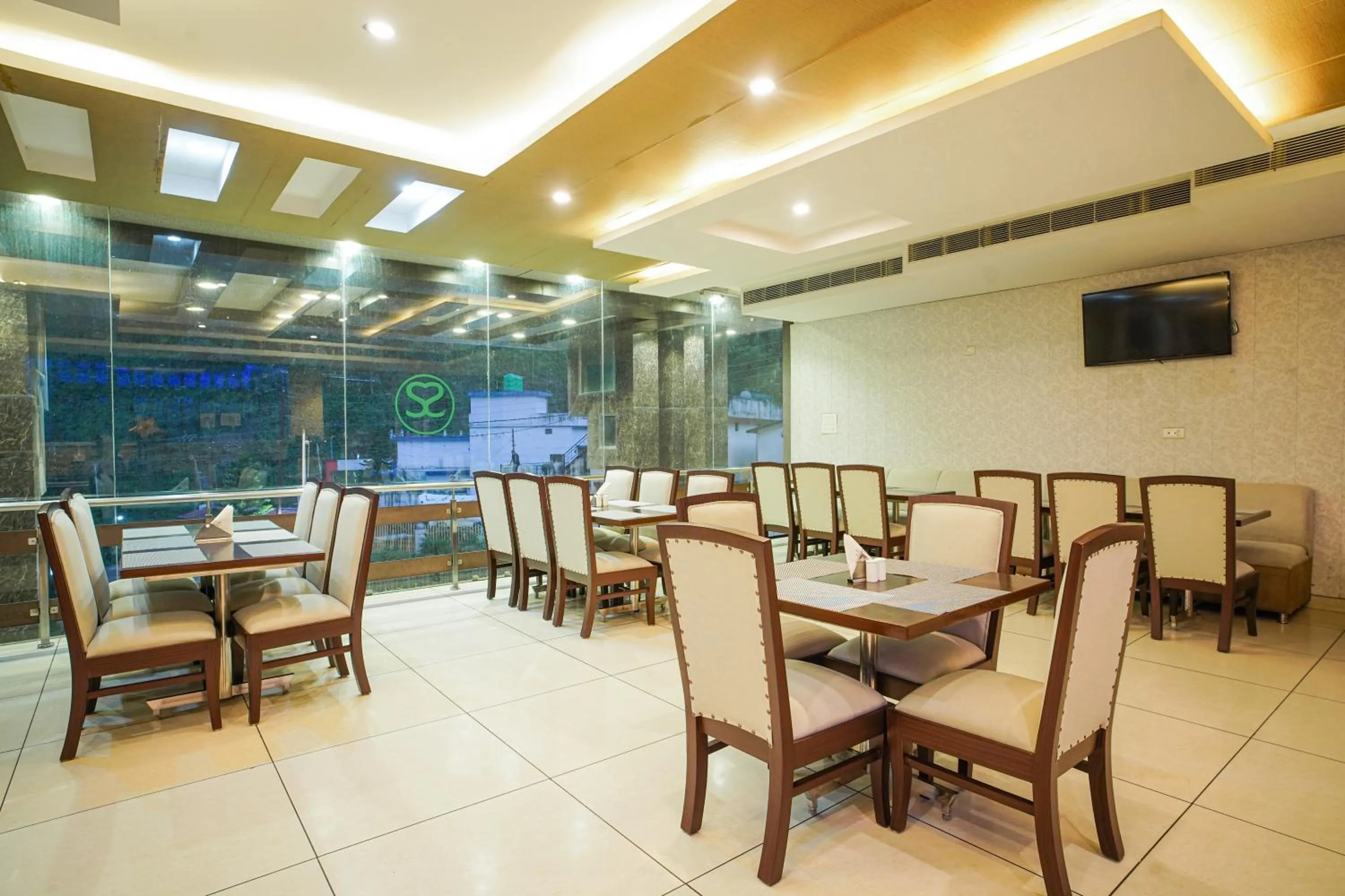 Restaurant/places to eat in The Grand Shiva Resort and Spa