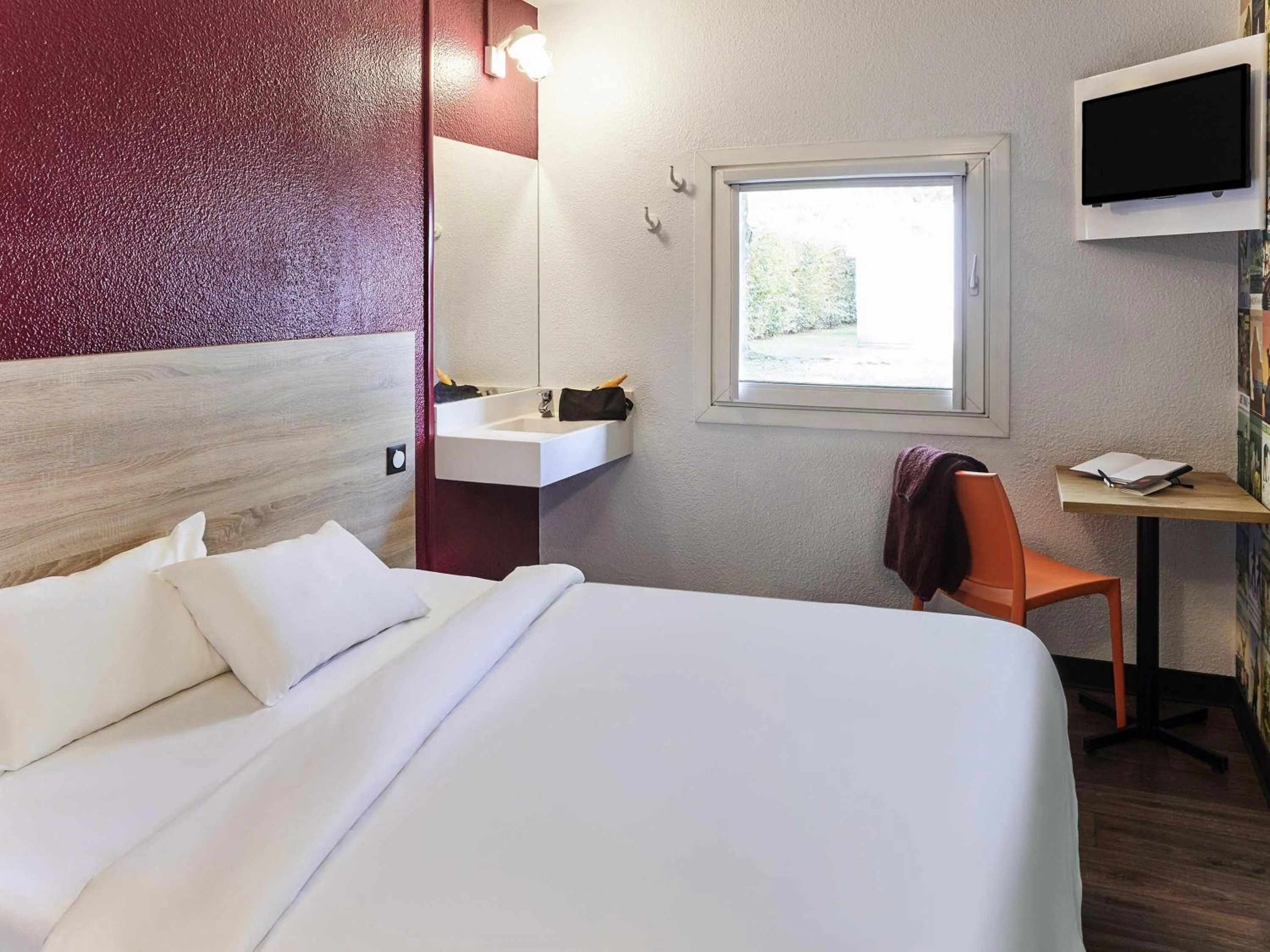 Tandem Room (2 Adults) in hotelF1 Cholet