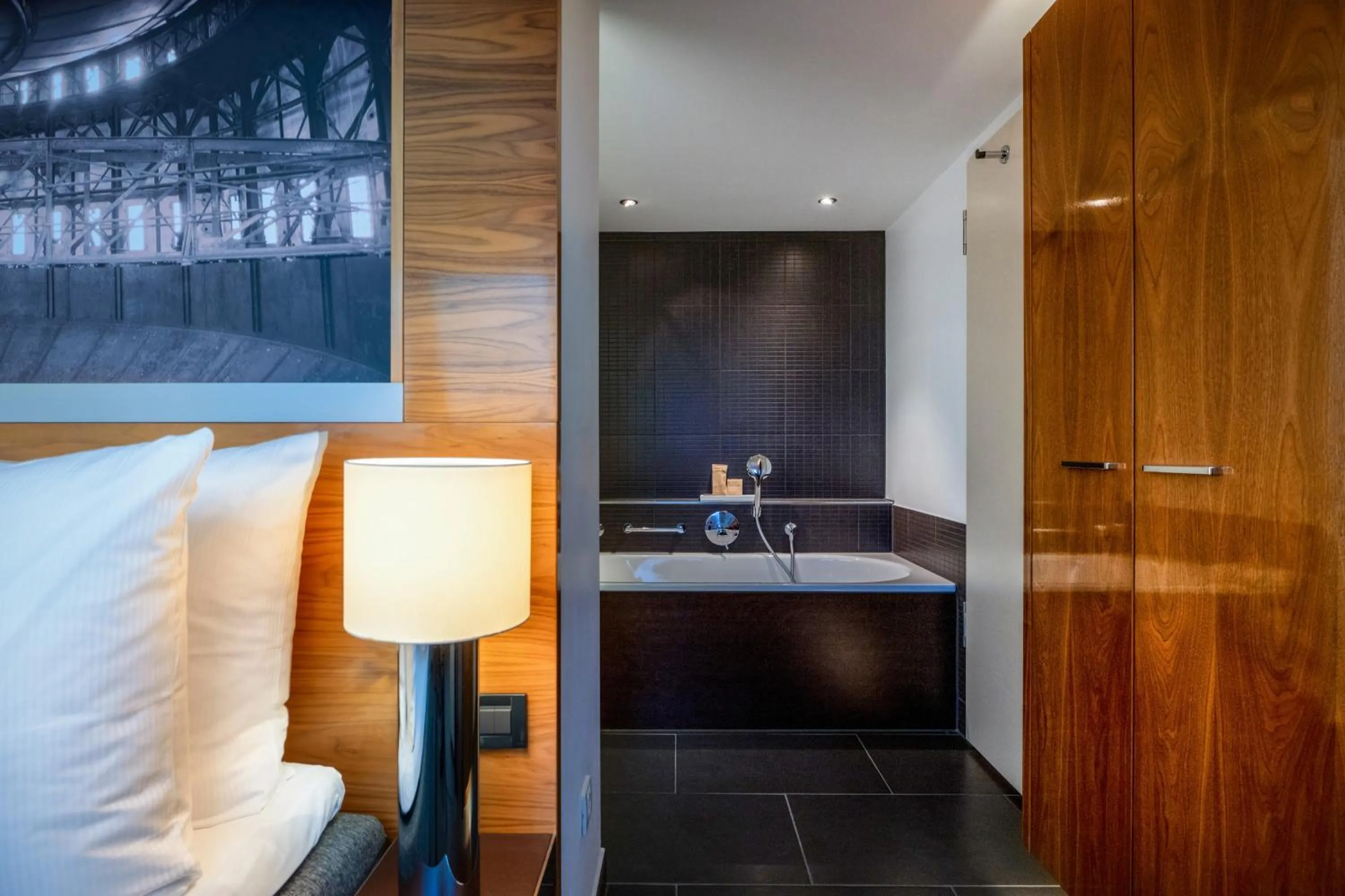 Bed in MÖVENPICK Hotel Hamburg City