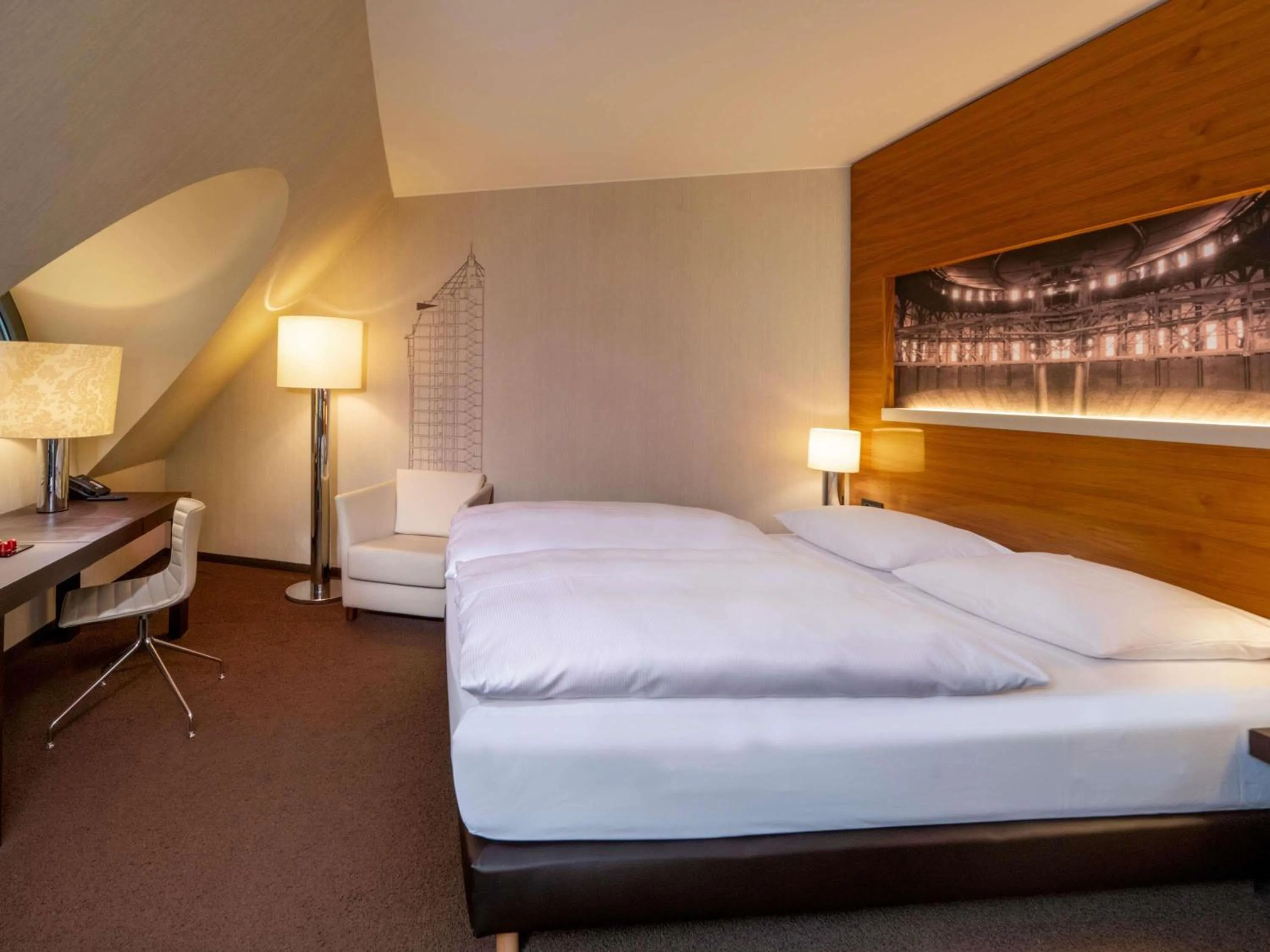 Bedroom, Bed in MÖVENPICK Hotel Hamburg City