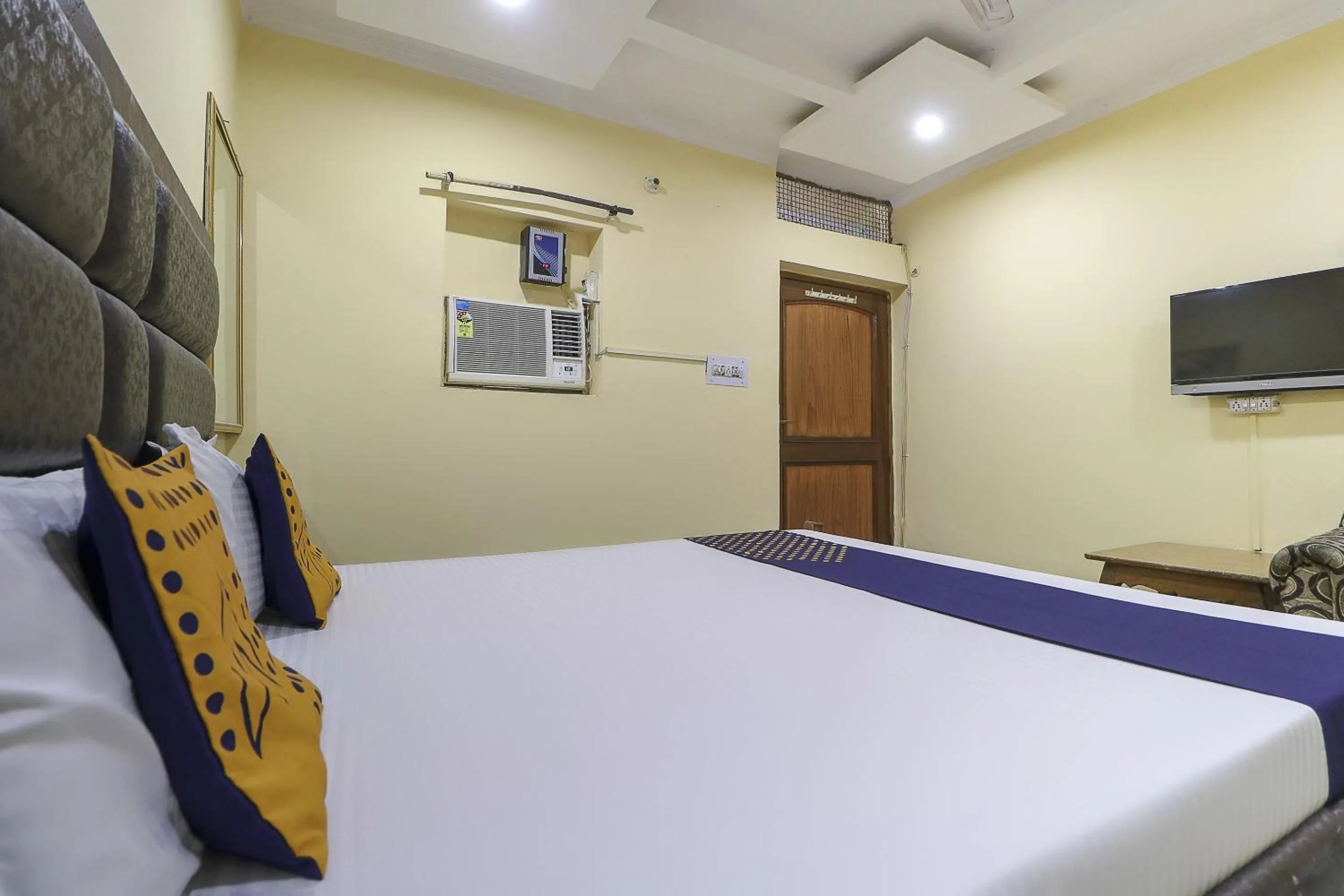 Bedroom in Hotel Star Inn