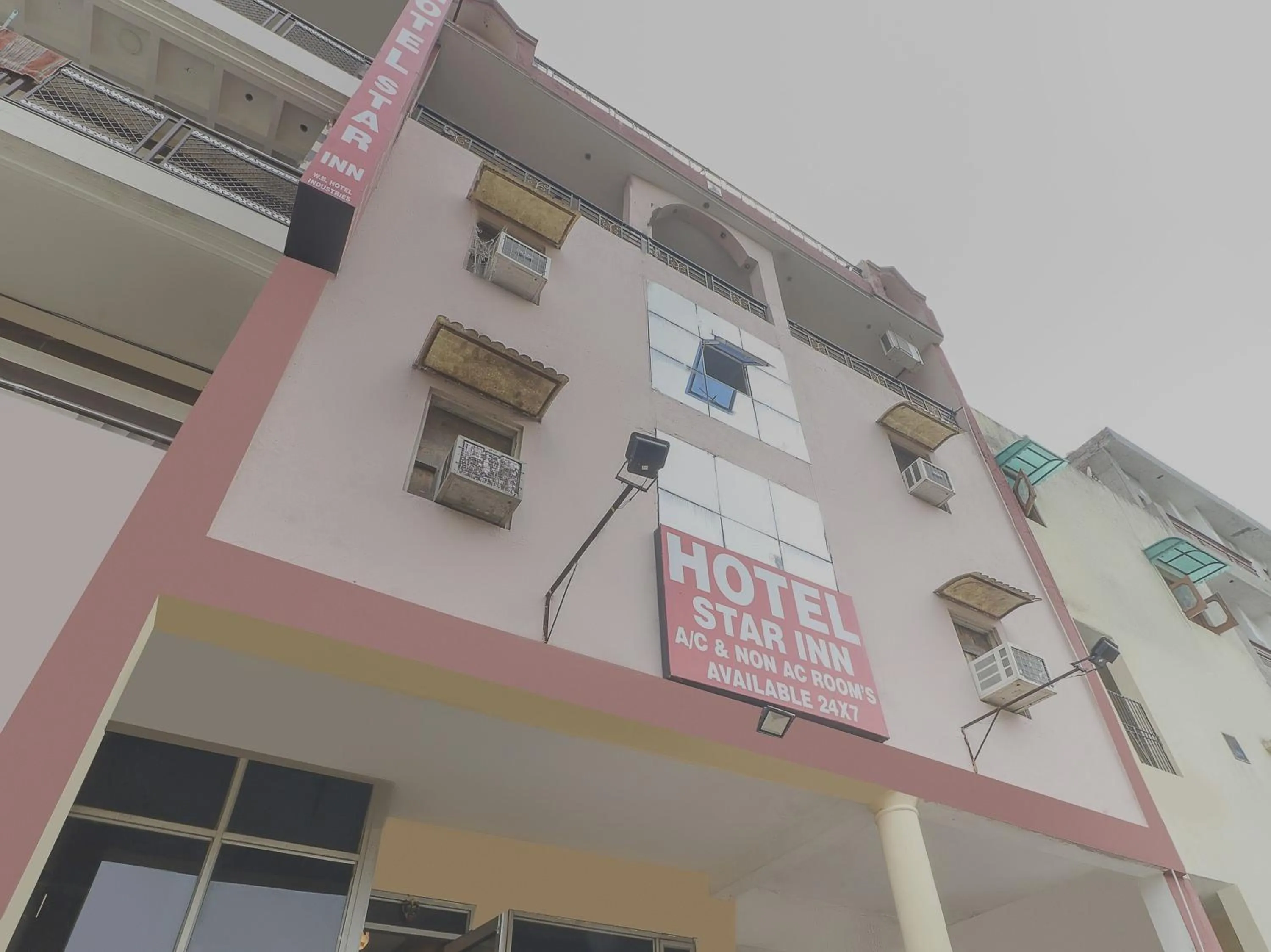 Facade/entrance in Hotel Star Inn