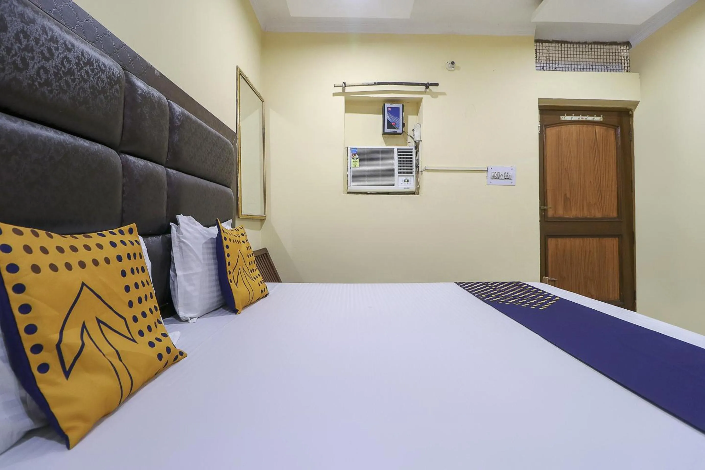 Bedroom in Hotel Star Inn