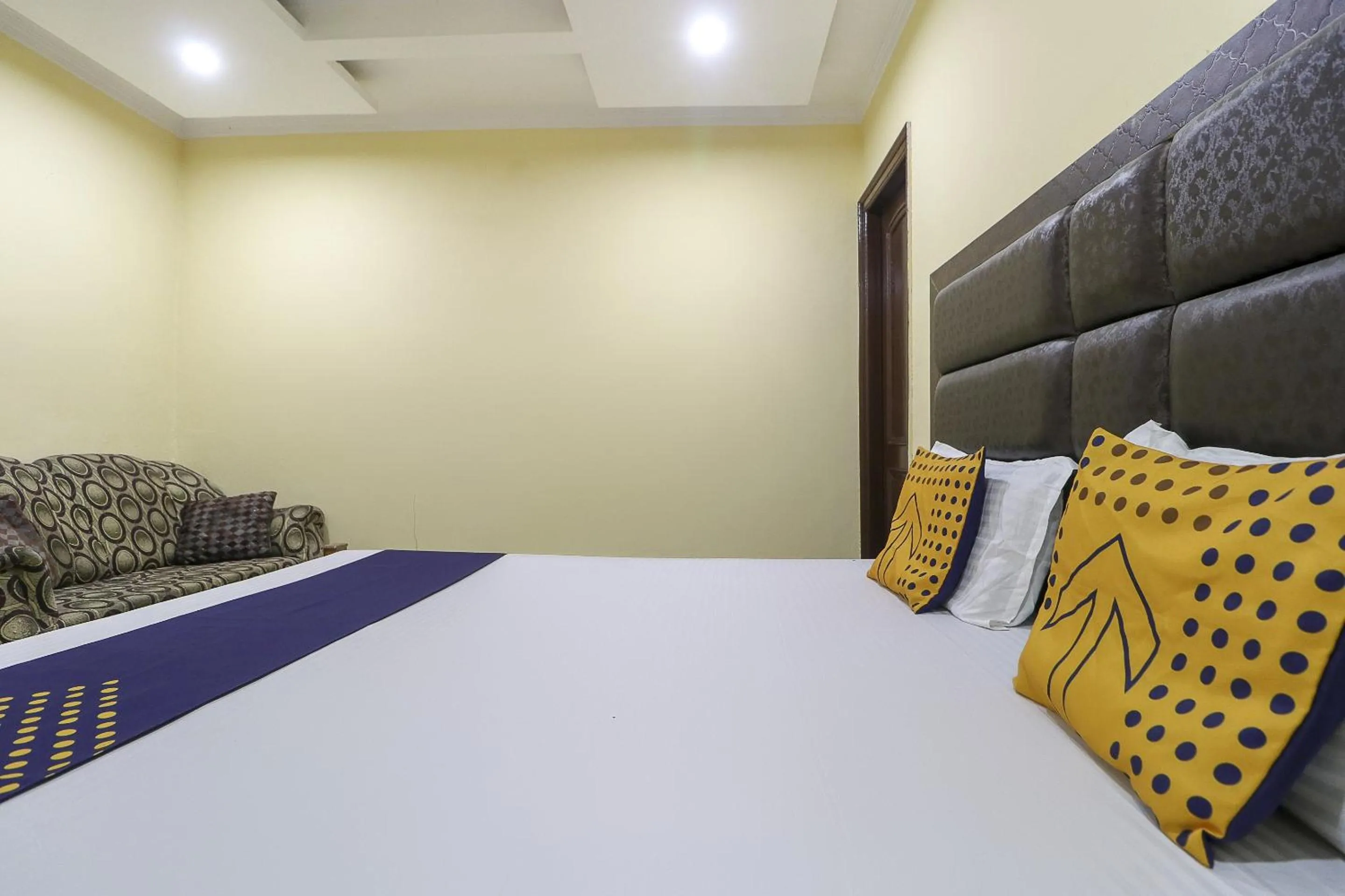 Bedroom in Hotel Star Inn