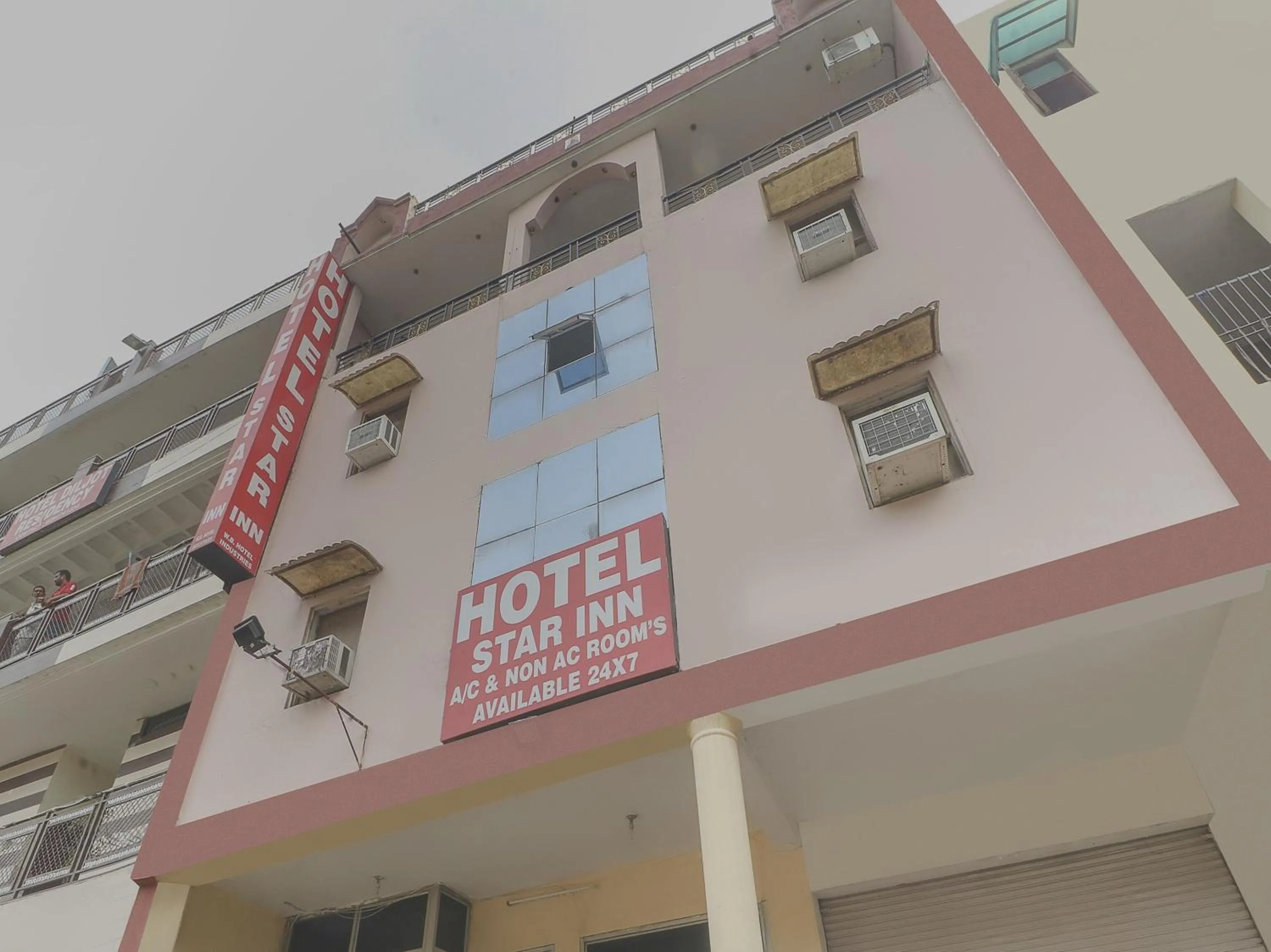 Facade/entrance in Hotel Star Inn