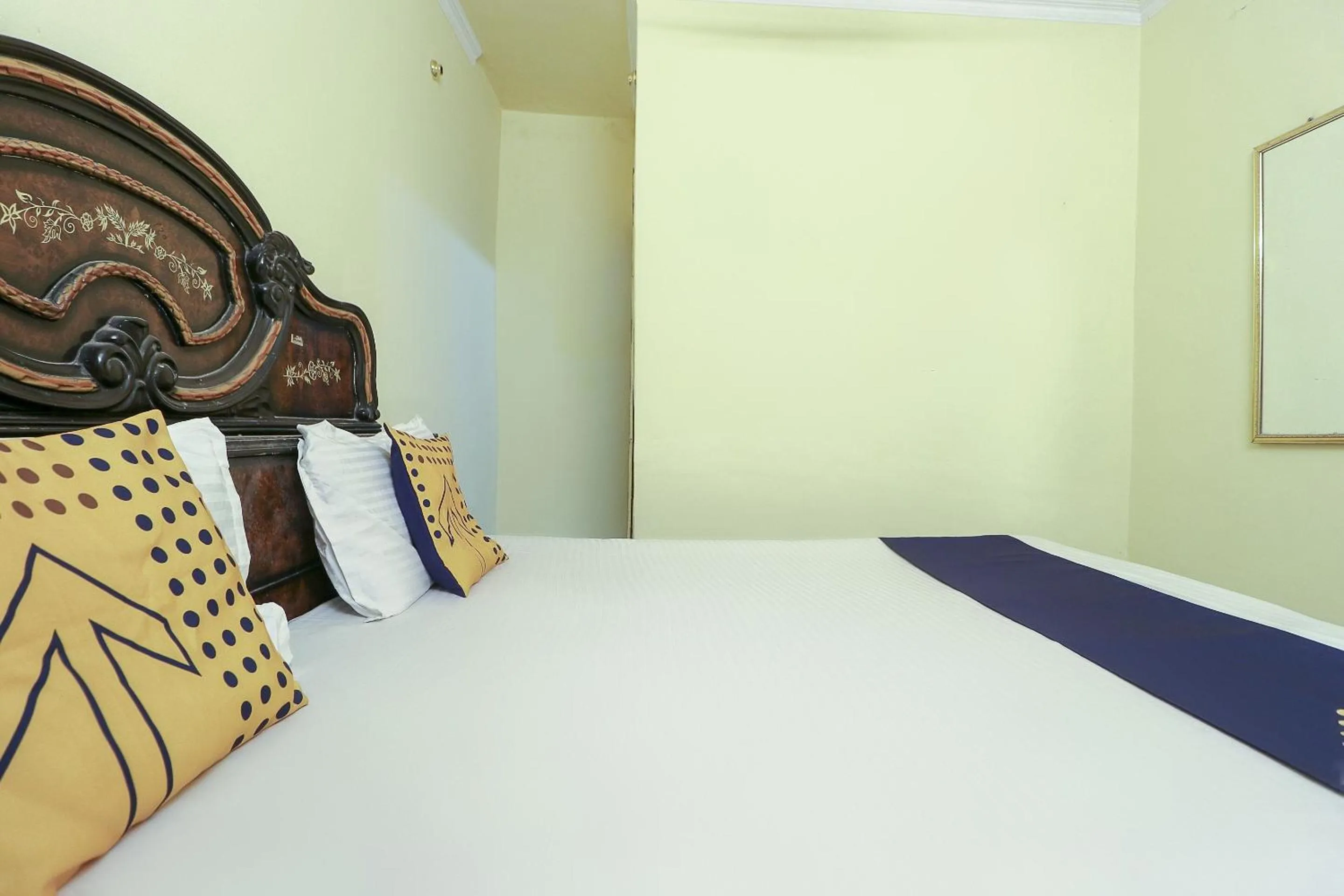 Bedroom in Hotel Star Inn