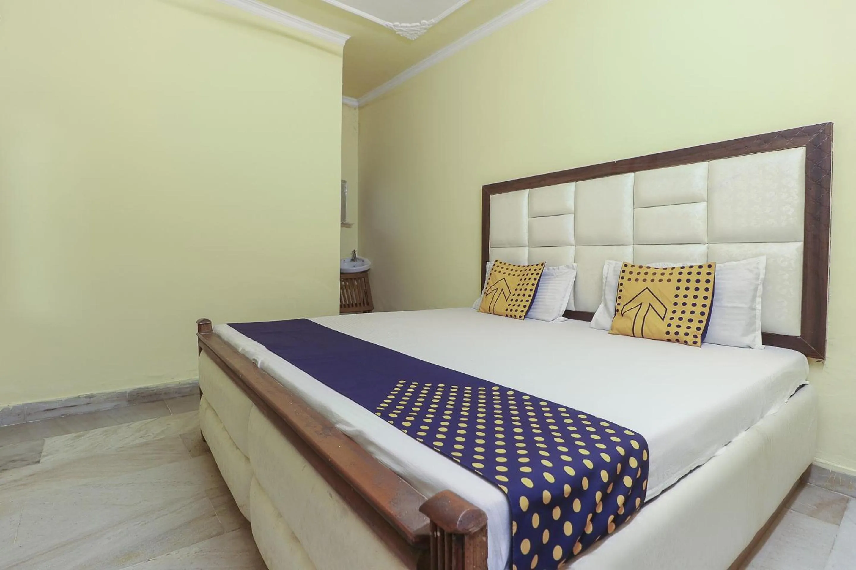 Bedroom in Hotel Star Inn