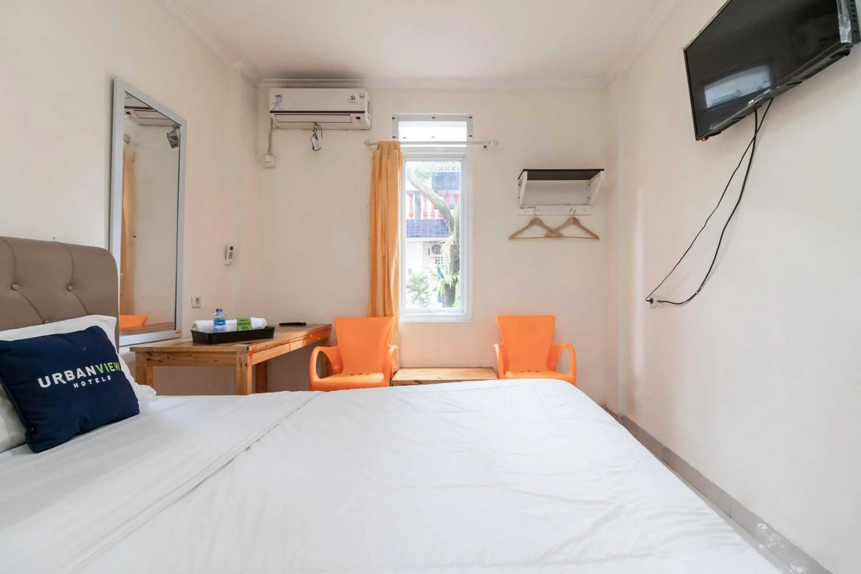 Bed in Urbanview Hotel Minongga Pondok Labu by RedDoorz