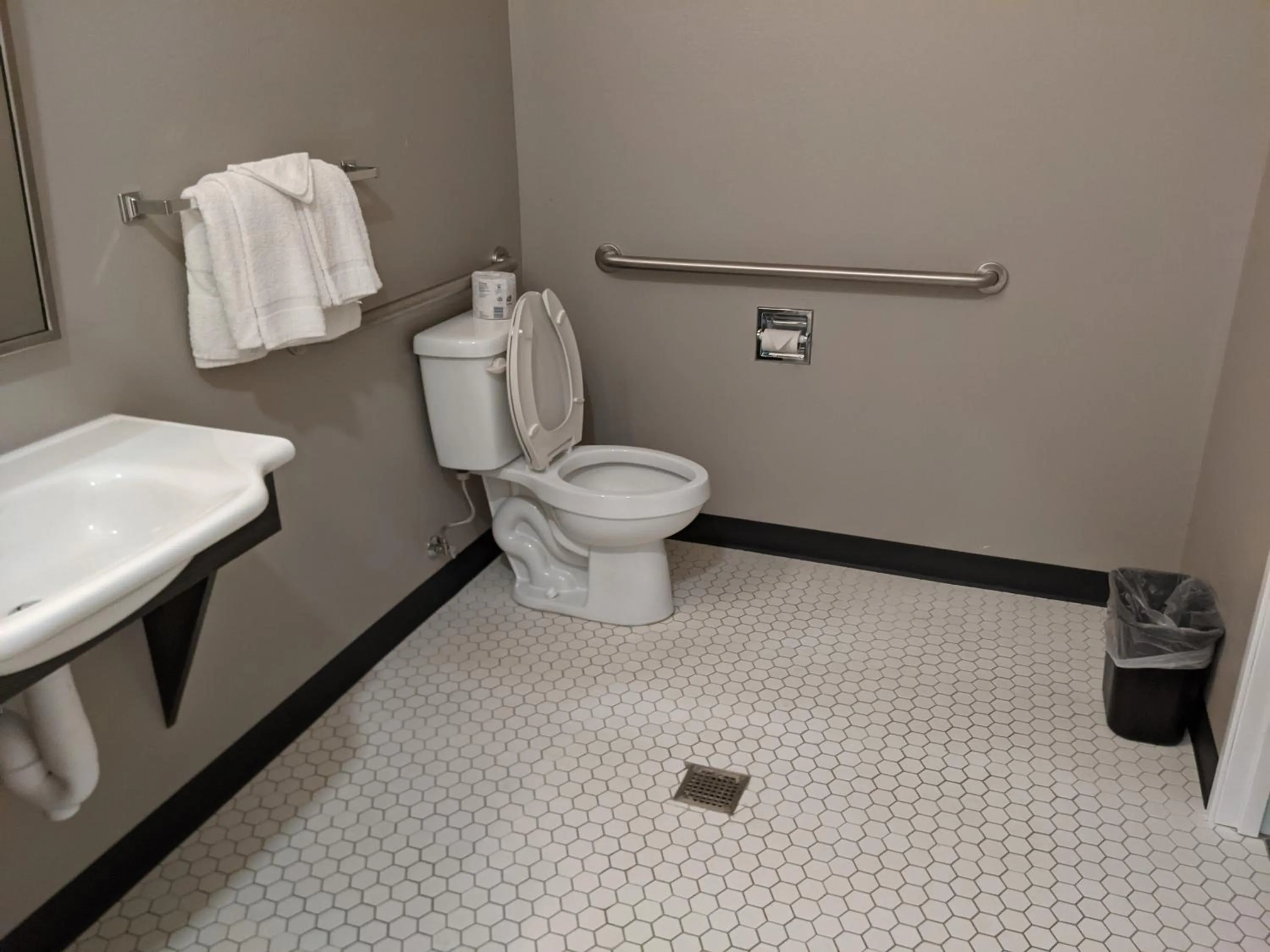 Bathroom in Motel 6 North Platte, NE - East