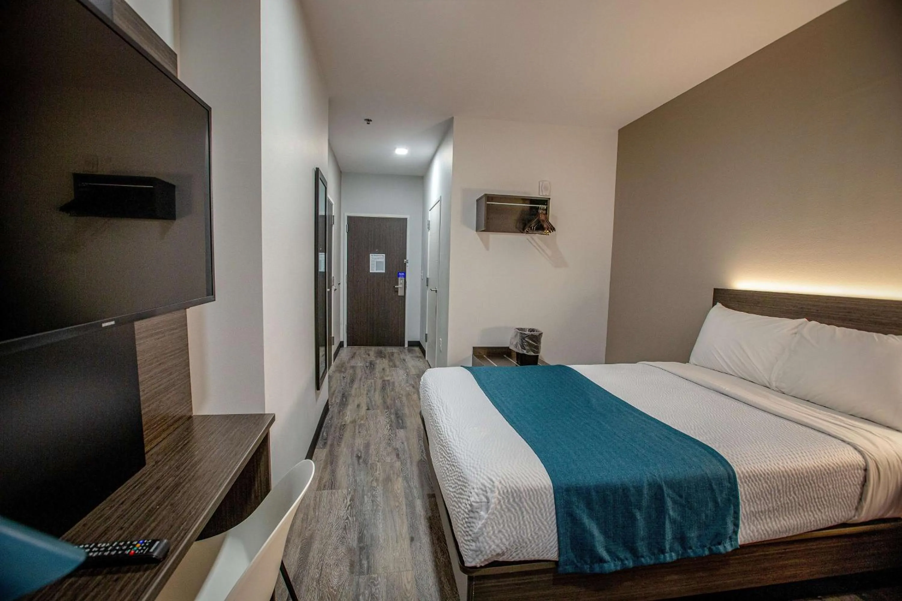 Photo of the whole room, Bed in Motel 6 North Platte, NE - East