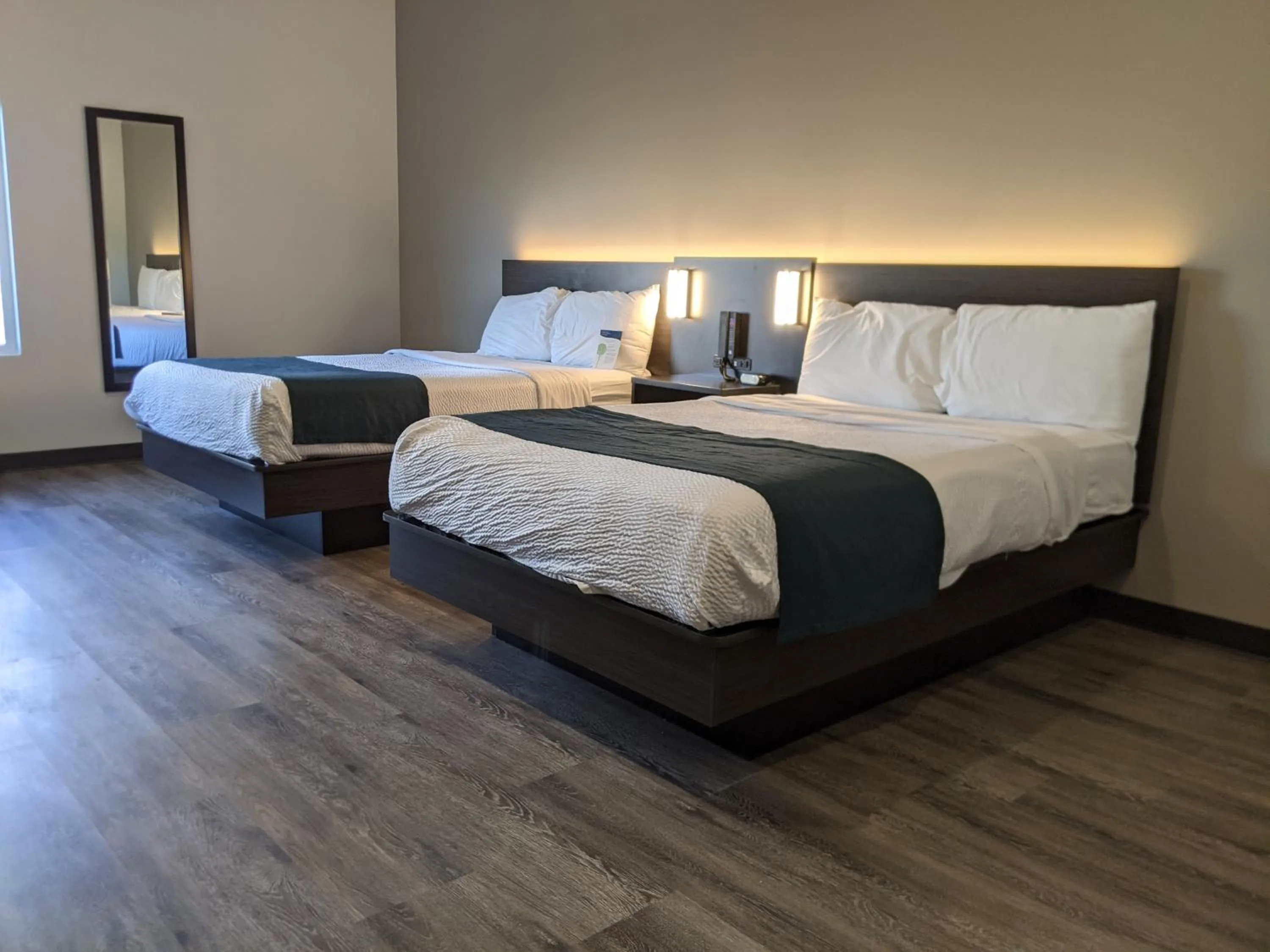 Bed in Motel 6 North Platte, NE - East