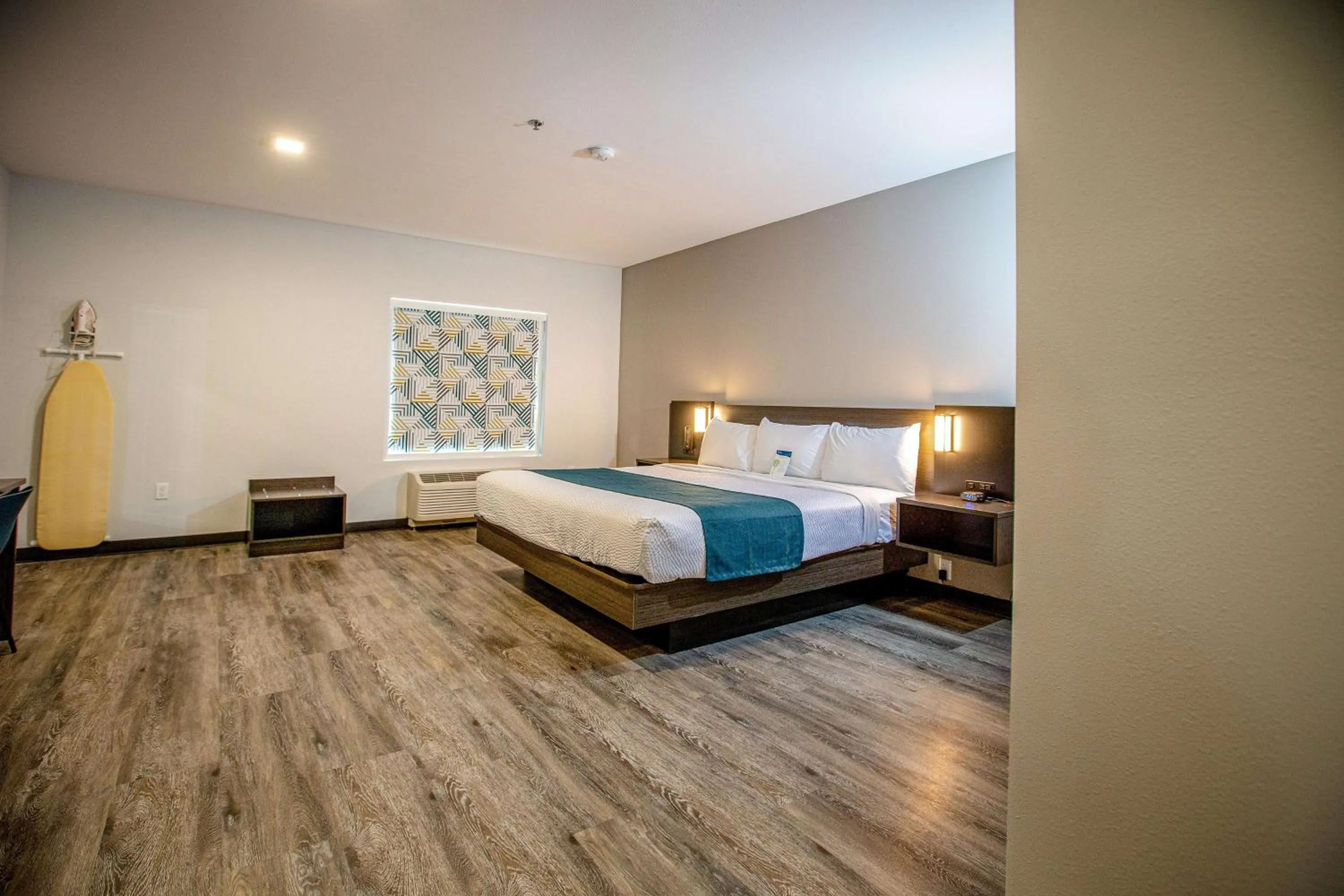 Photo of the whole room, Bed in Motel 6 North Platte, NE - East