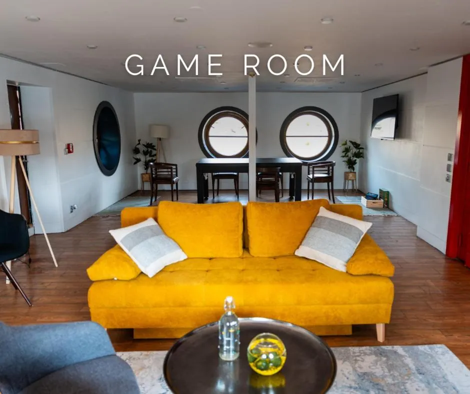 Communal lounge/ TV room in Botel Marina