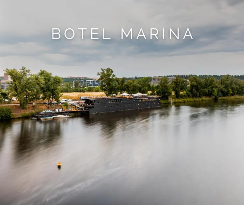 Property building in Botel Marina