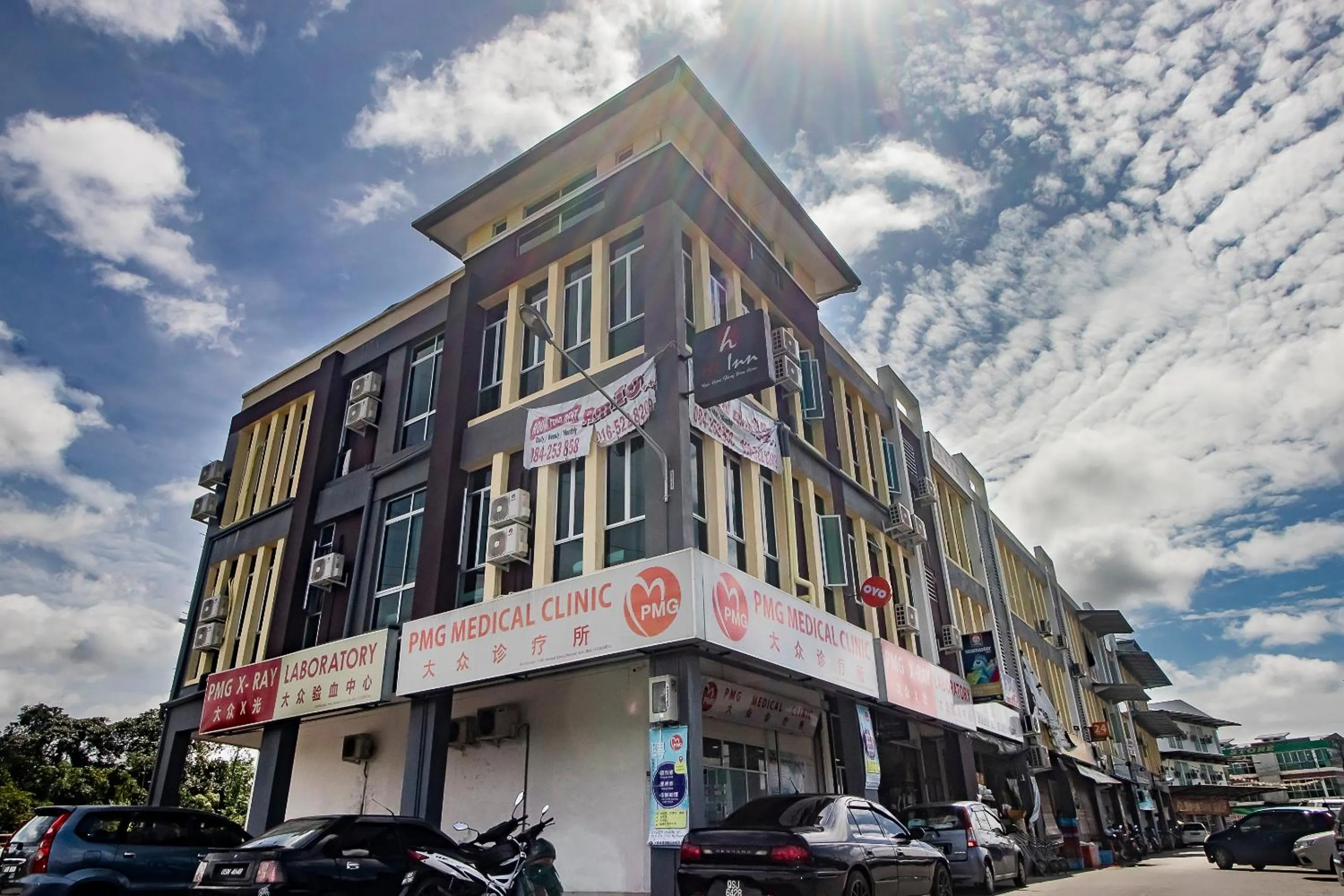 Facade/entrance in Hotel O Hi Inn 3