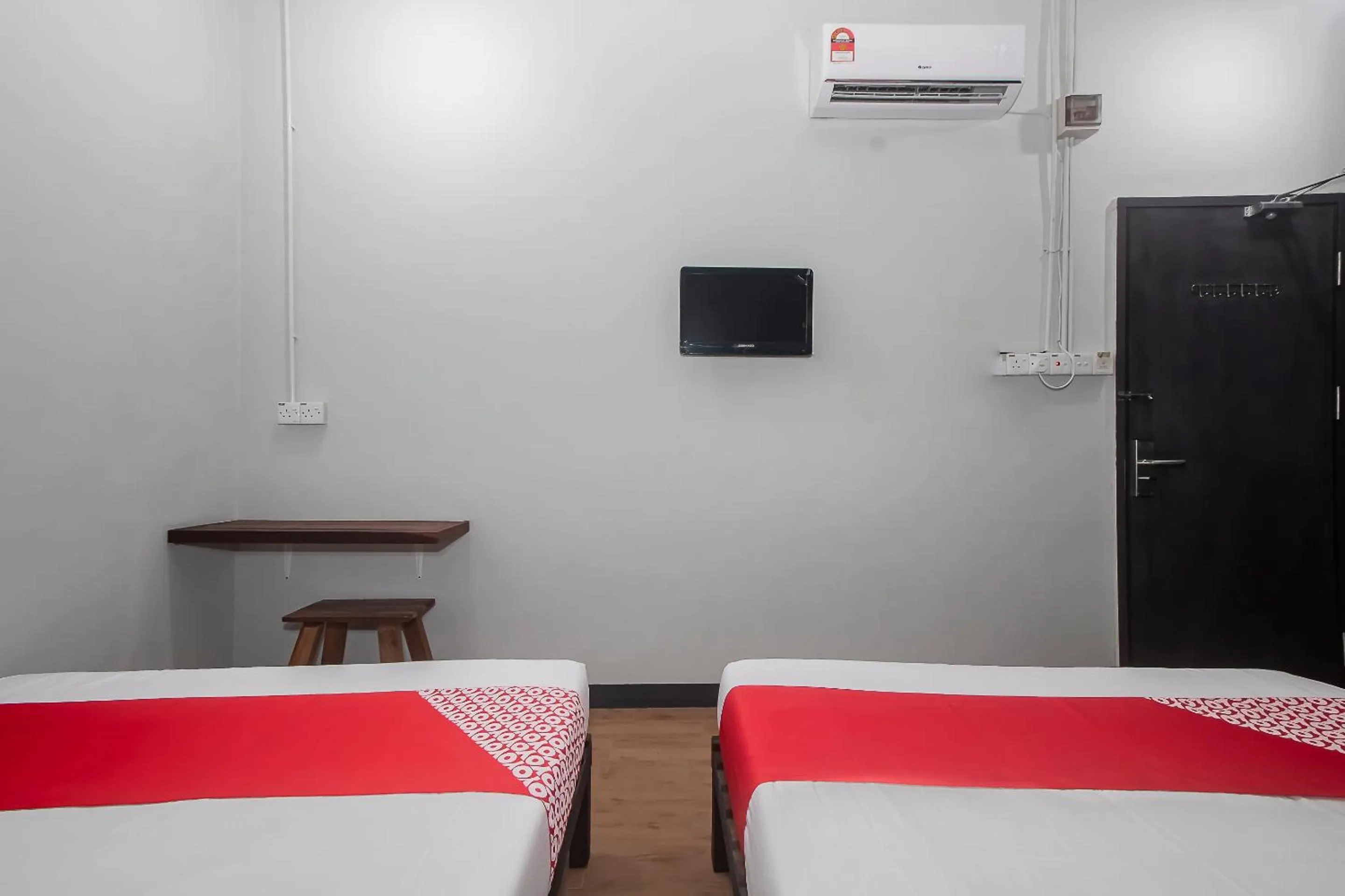 Bedroom, Bed in Hotel O Hi Inn 3