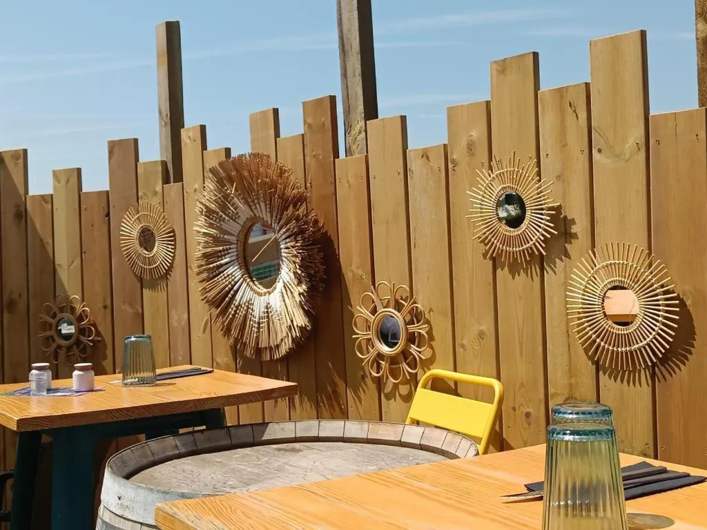 Property building in Hôtel L'Horizon - Restaurant La Fougassette