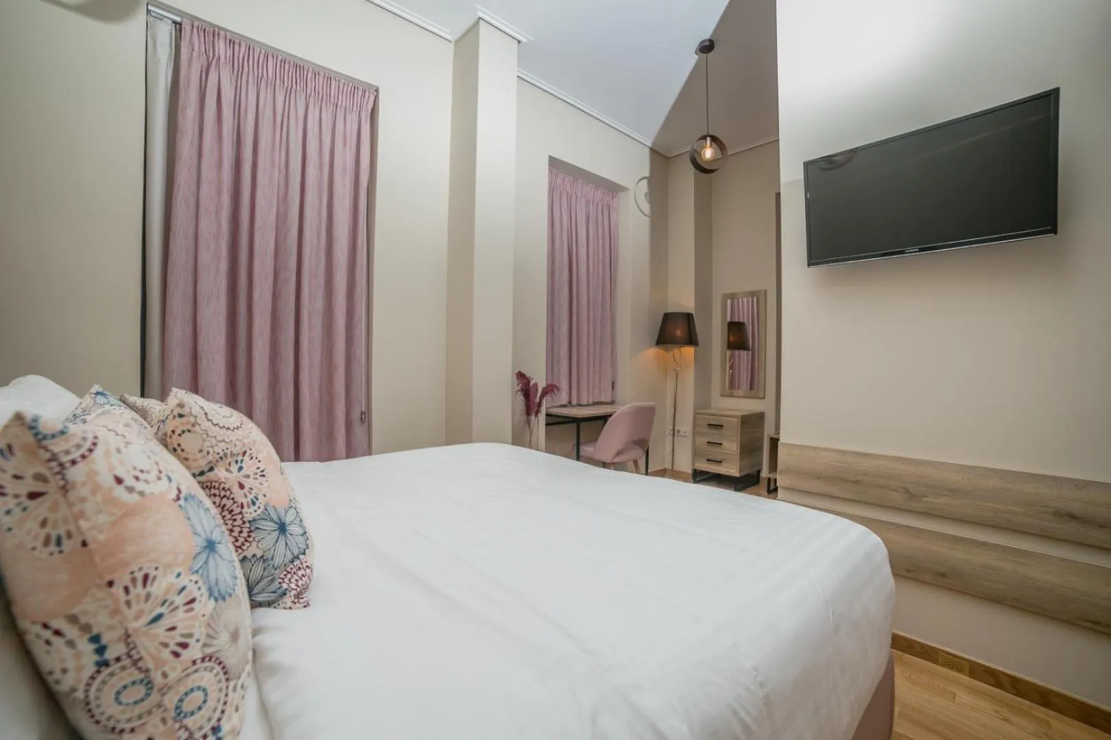 Bed in Acropolis Vision