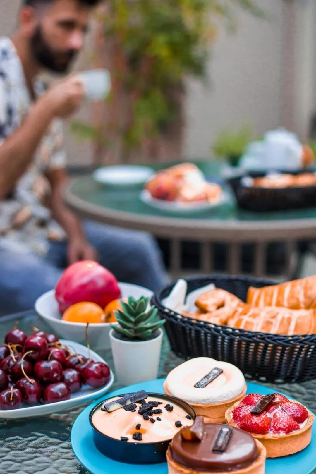 Restaurant/places to eat in Acropolis Vision