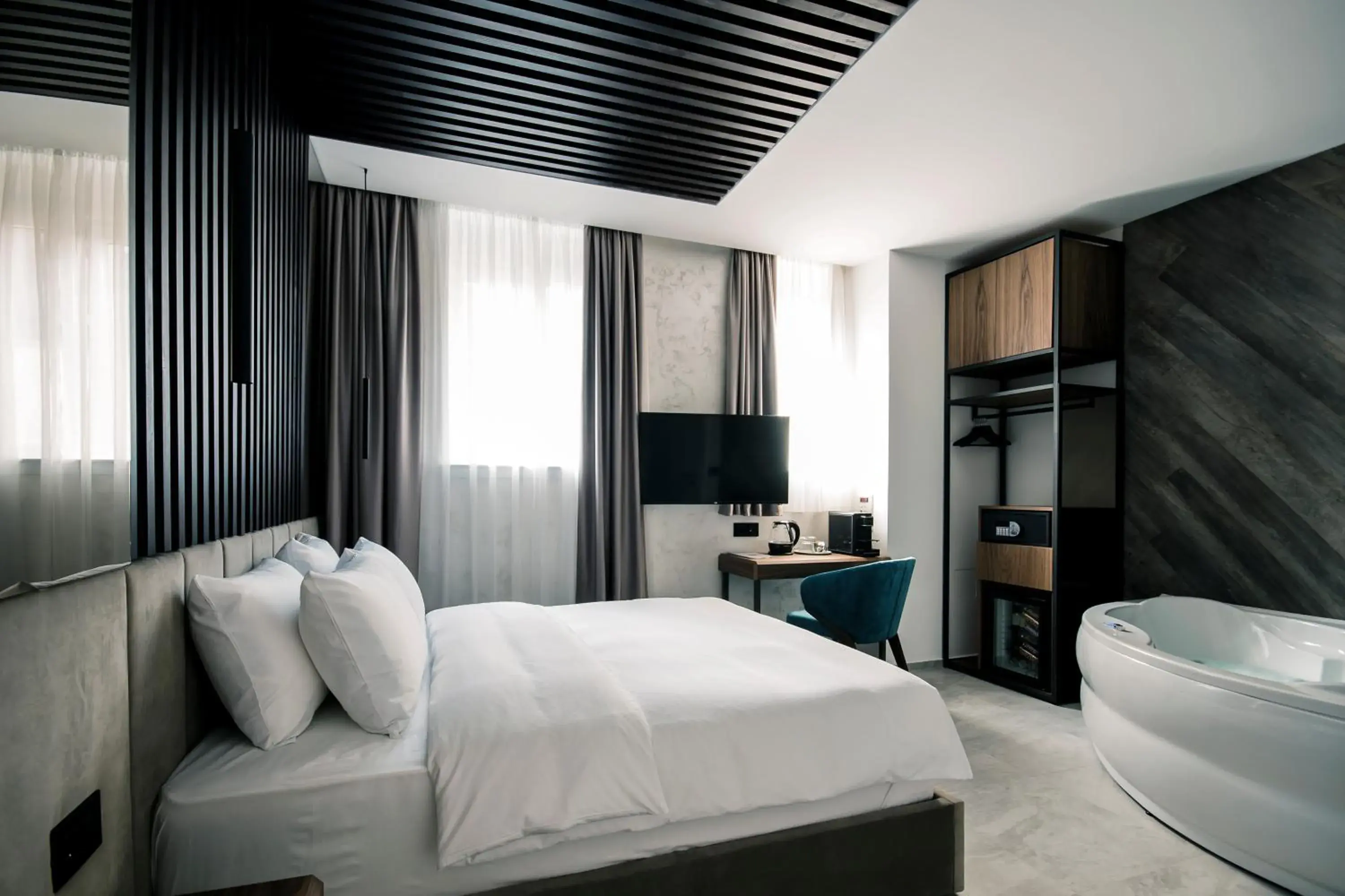 Deluxe Double Room with Jacuzzi in The Location Hotel Deluxe Double Room with Jacuzzi in The Location Hotel