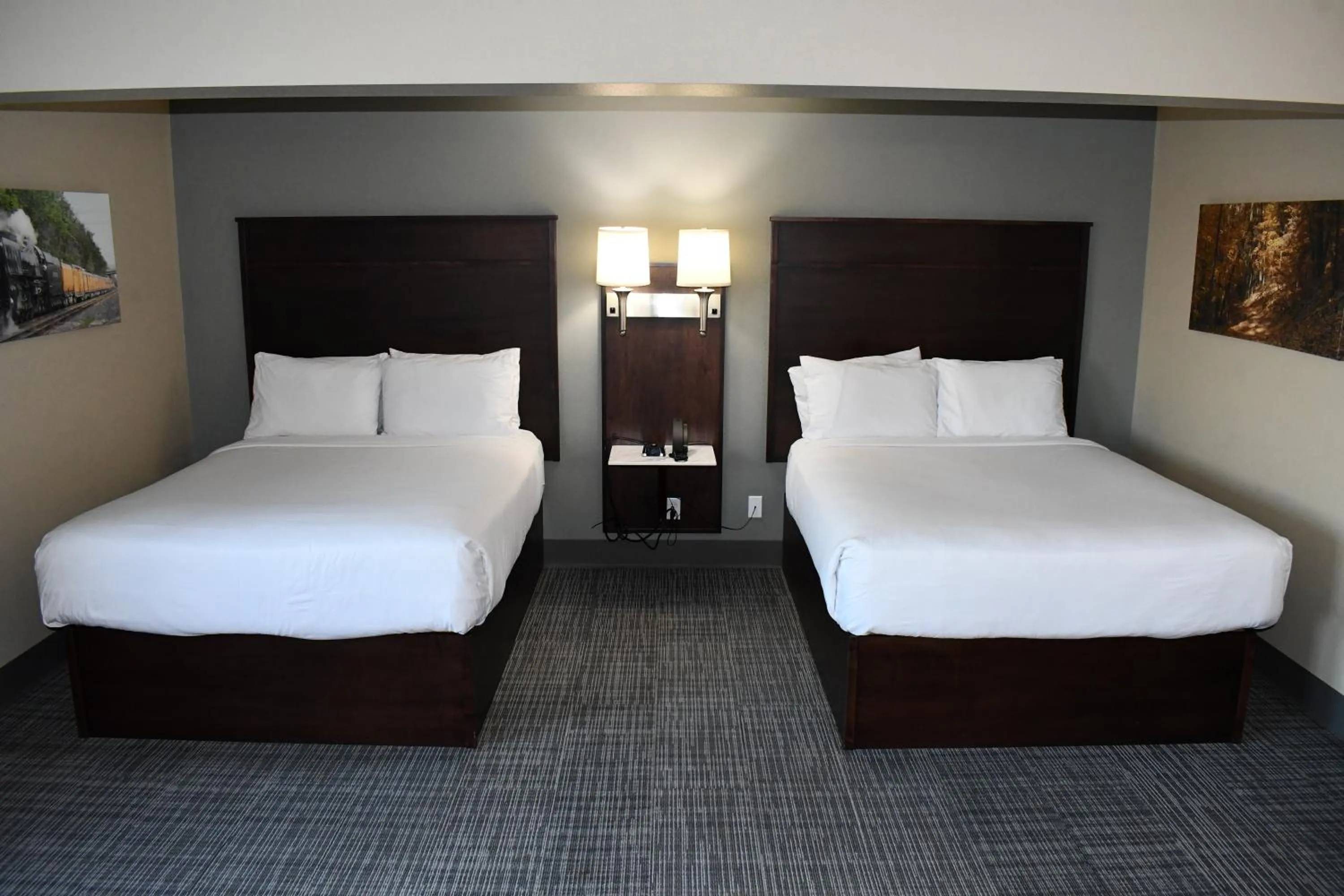 Bedroom, Bed in Cobblestone Inn & Suites - Trenton