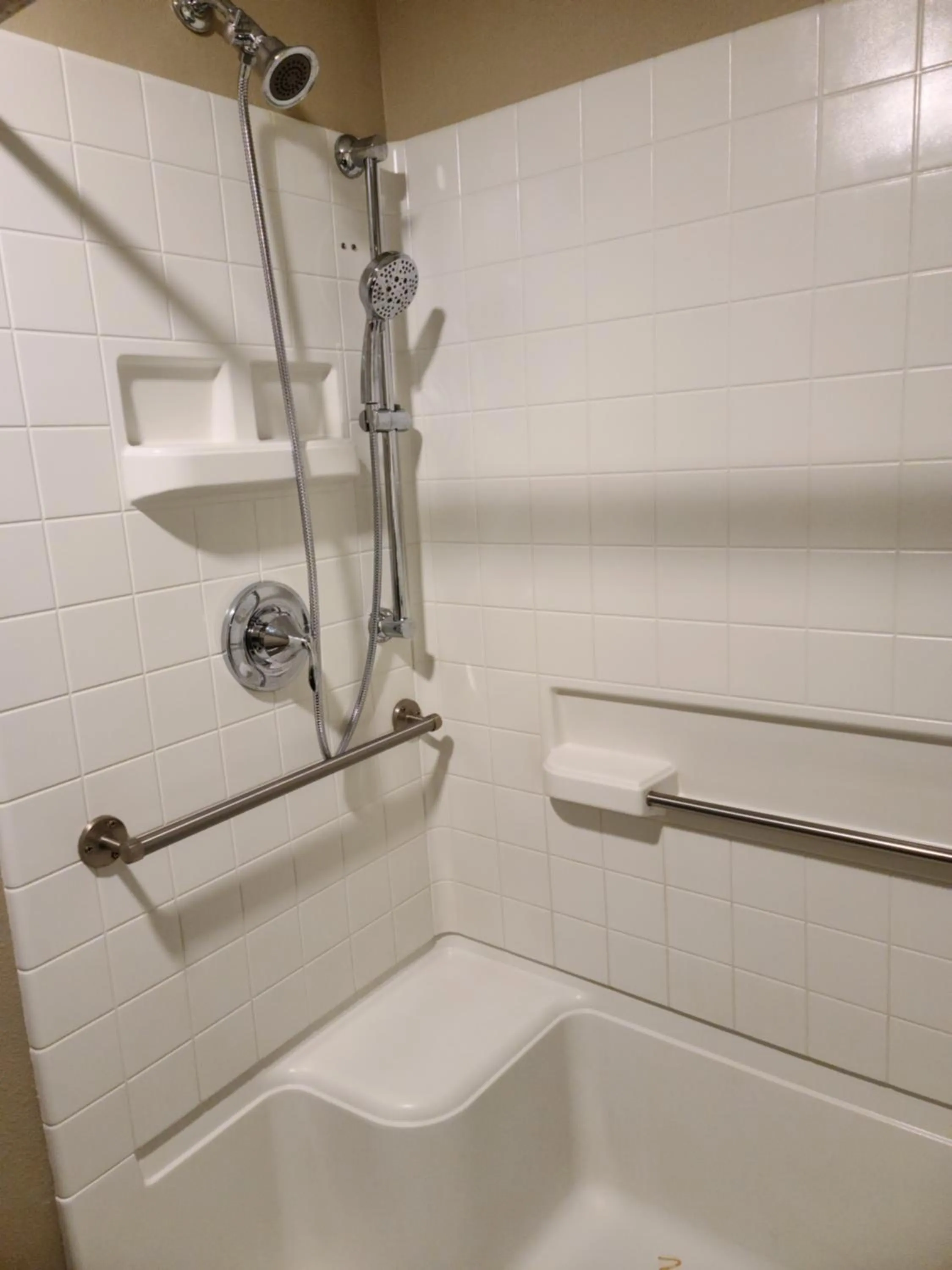 Shower in Cobblestone Inn & Suites - Trenton