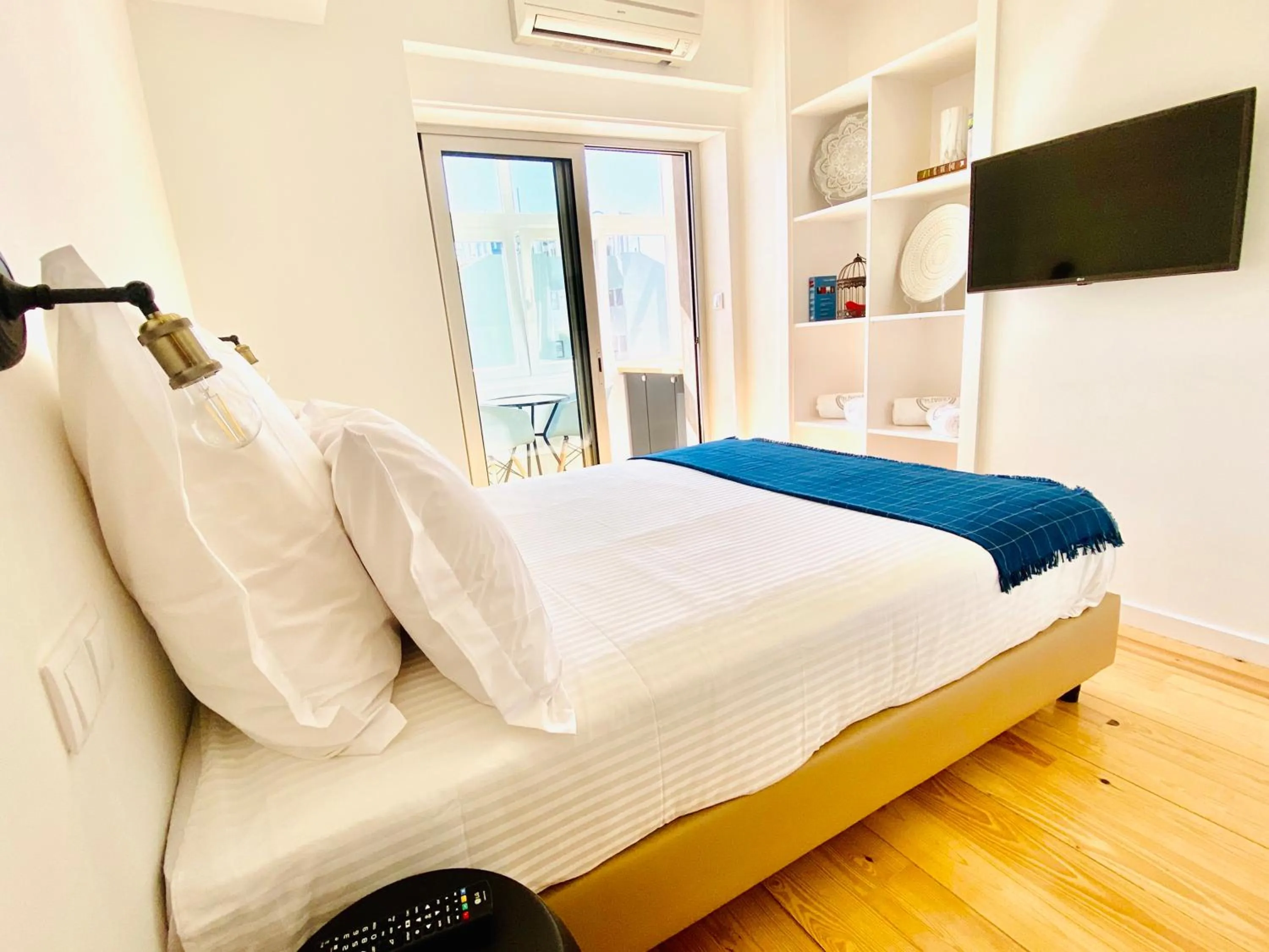 Bedroom, Bed in The Postcard Avenue