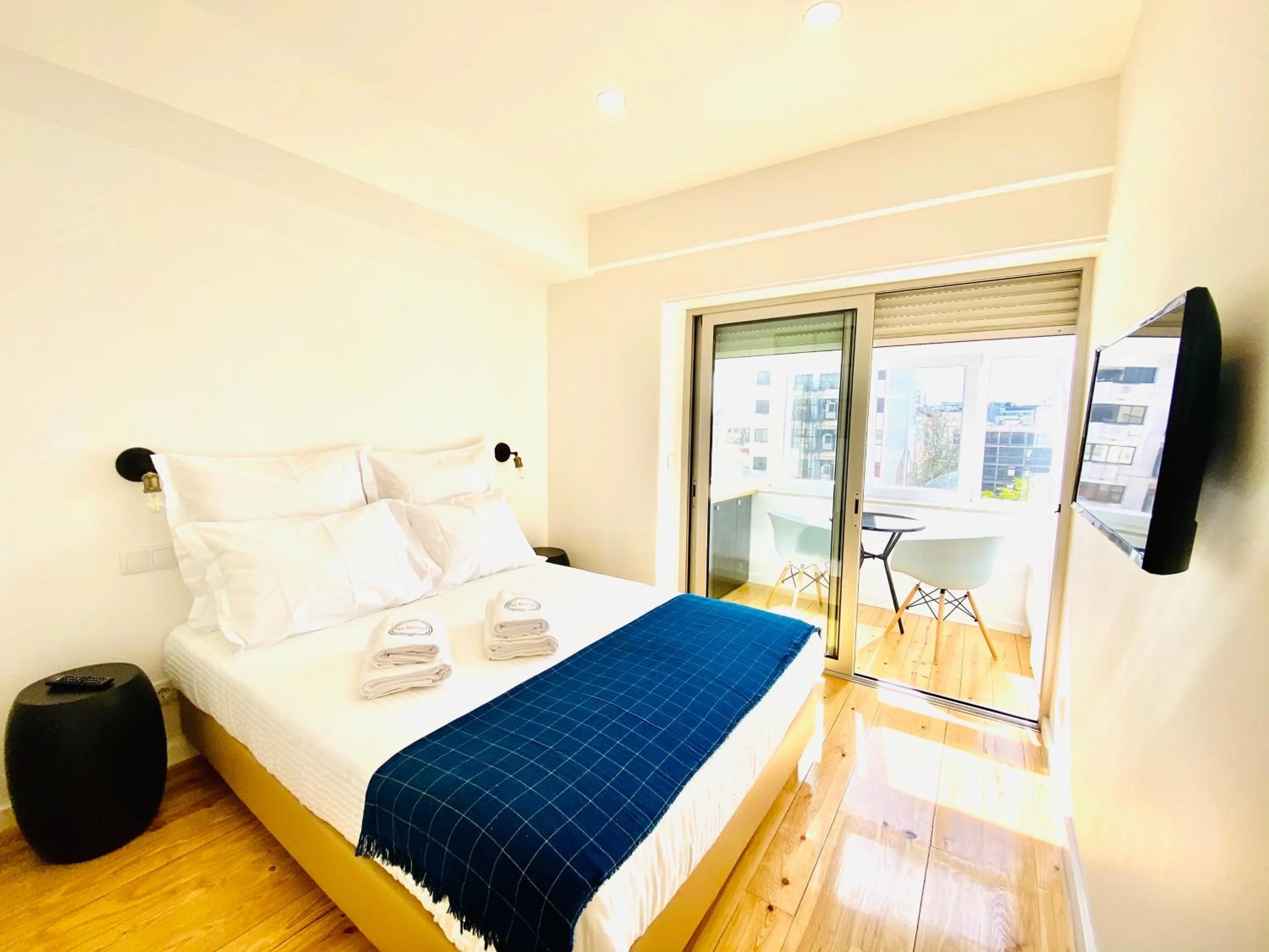 Bed in The Postcard Avenue