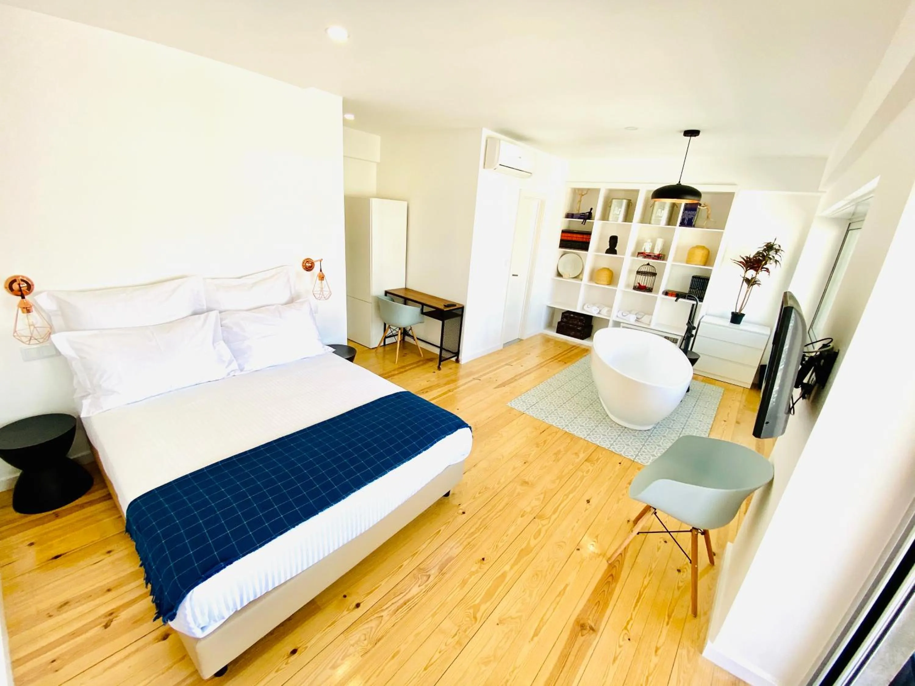 Bedroom, Bed in The Postcard Avenue