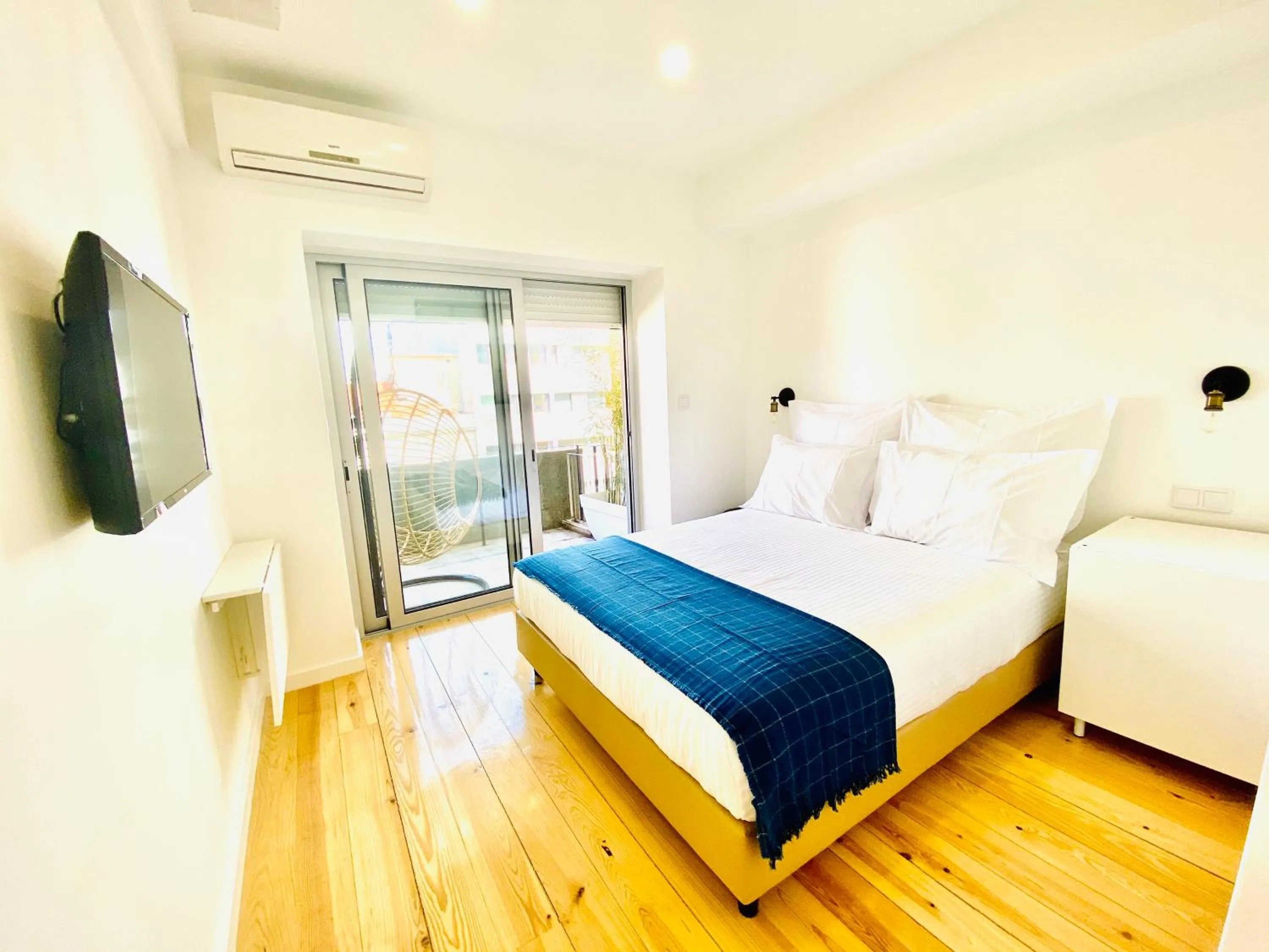 Bedroom, Bed in The Postcard Avenue