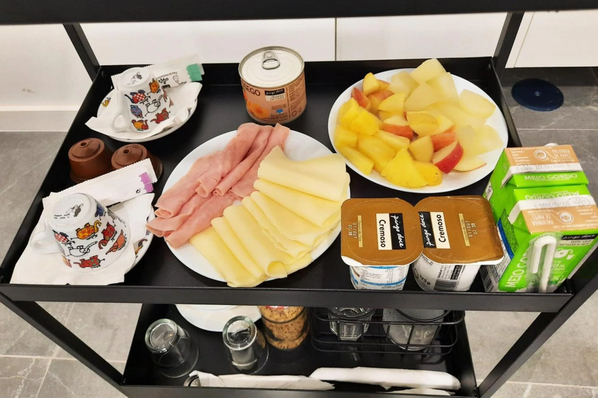 Breakfast in The Postcard Avenue