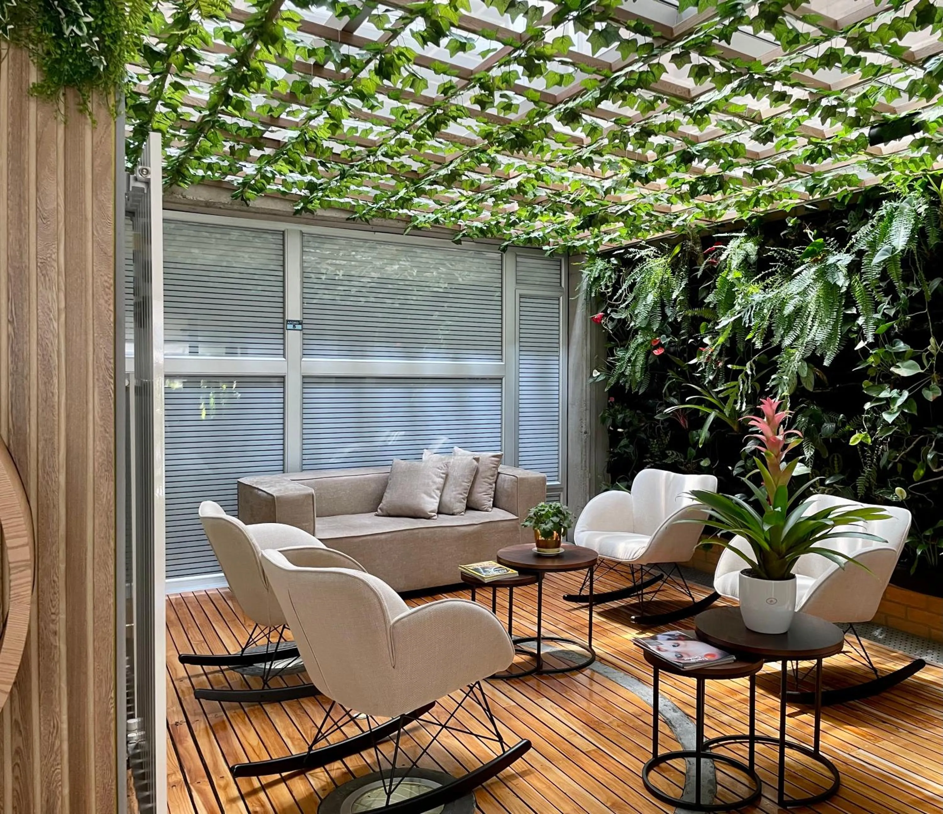 Living room in Hotel 5 Elementos Corferias by HBP