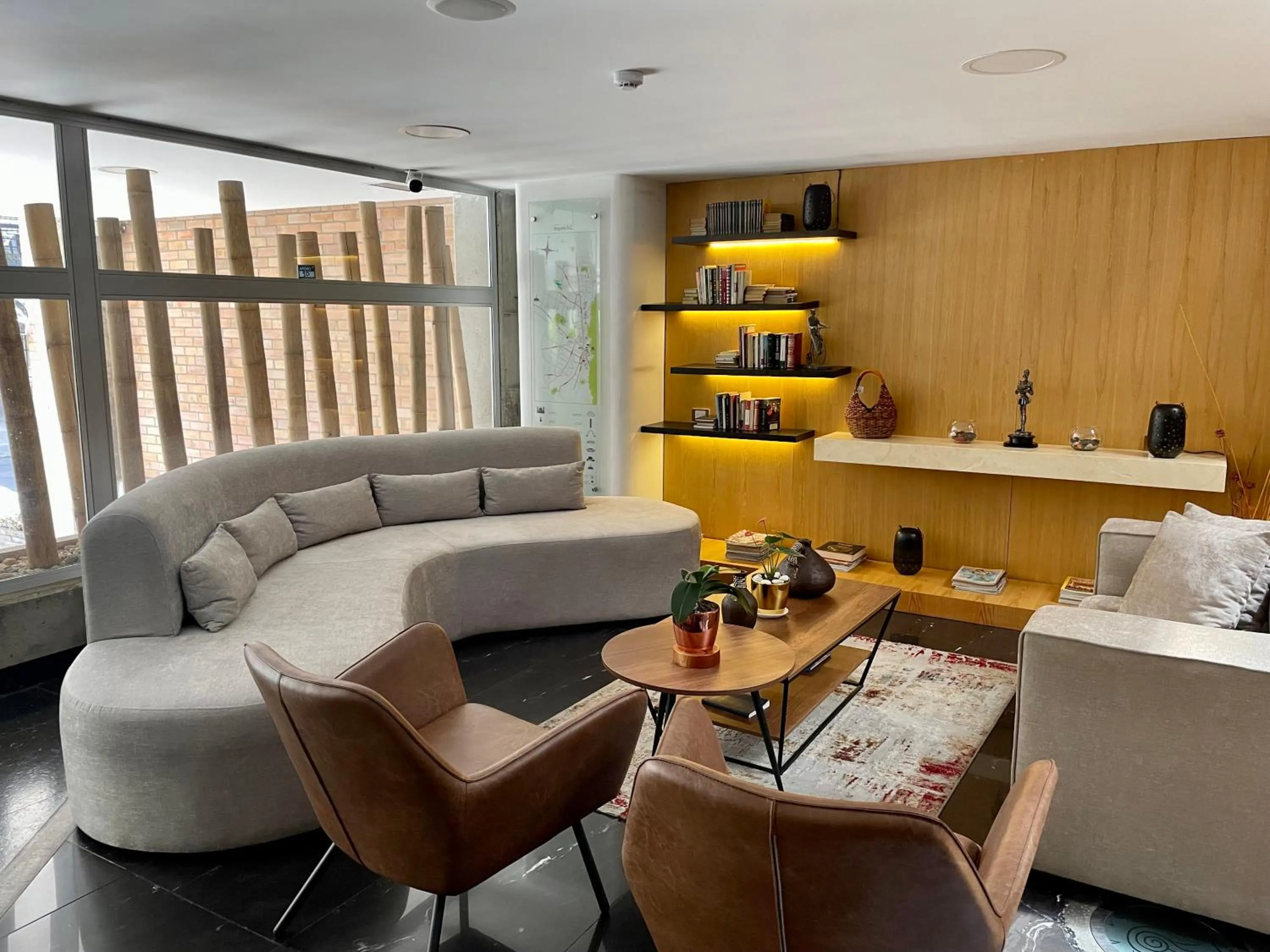 Living room in Hotel 5 Elementos Corferias by HBP