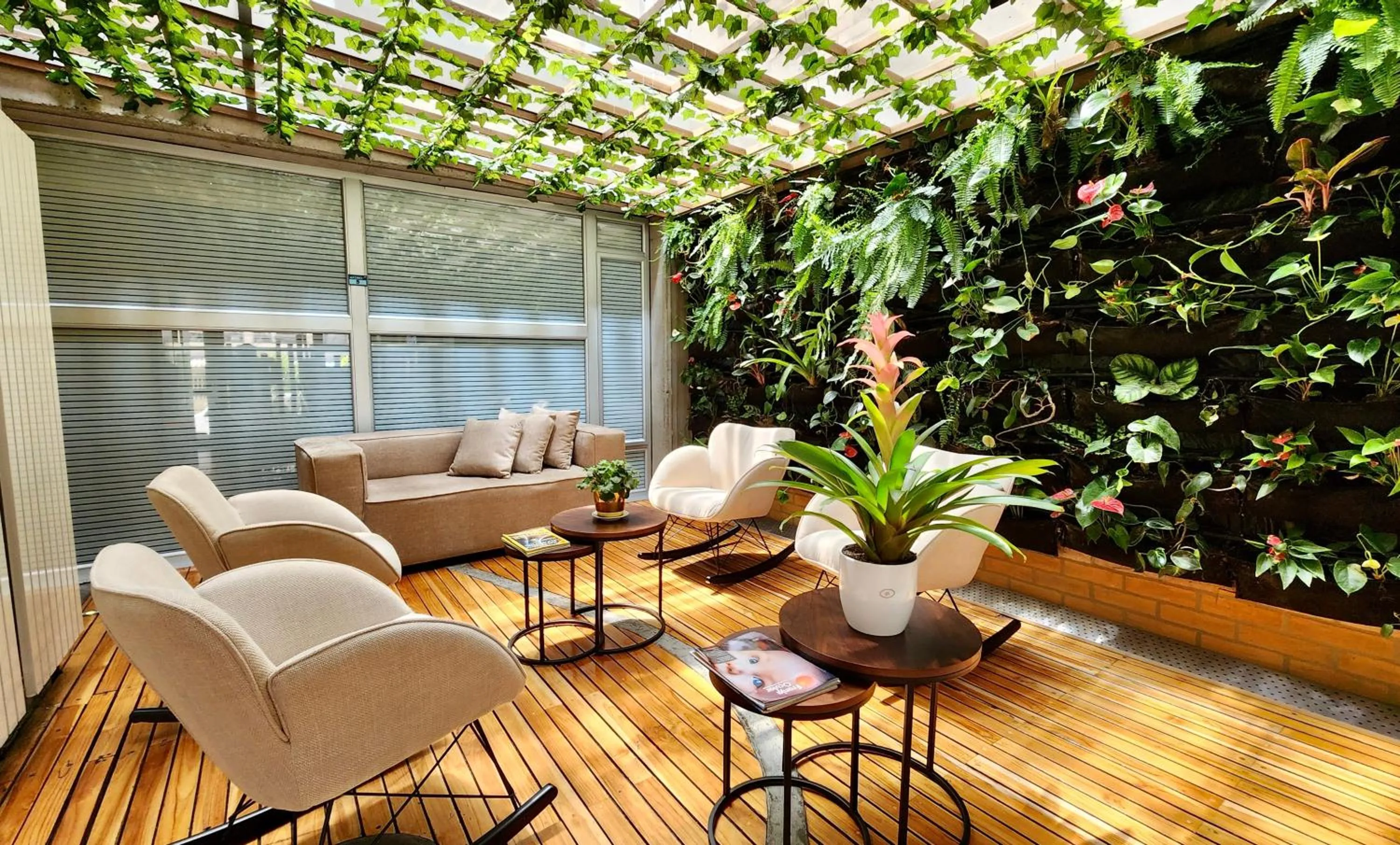 Facade/entrance in Hotel 5 Elementos Corferias by HBP