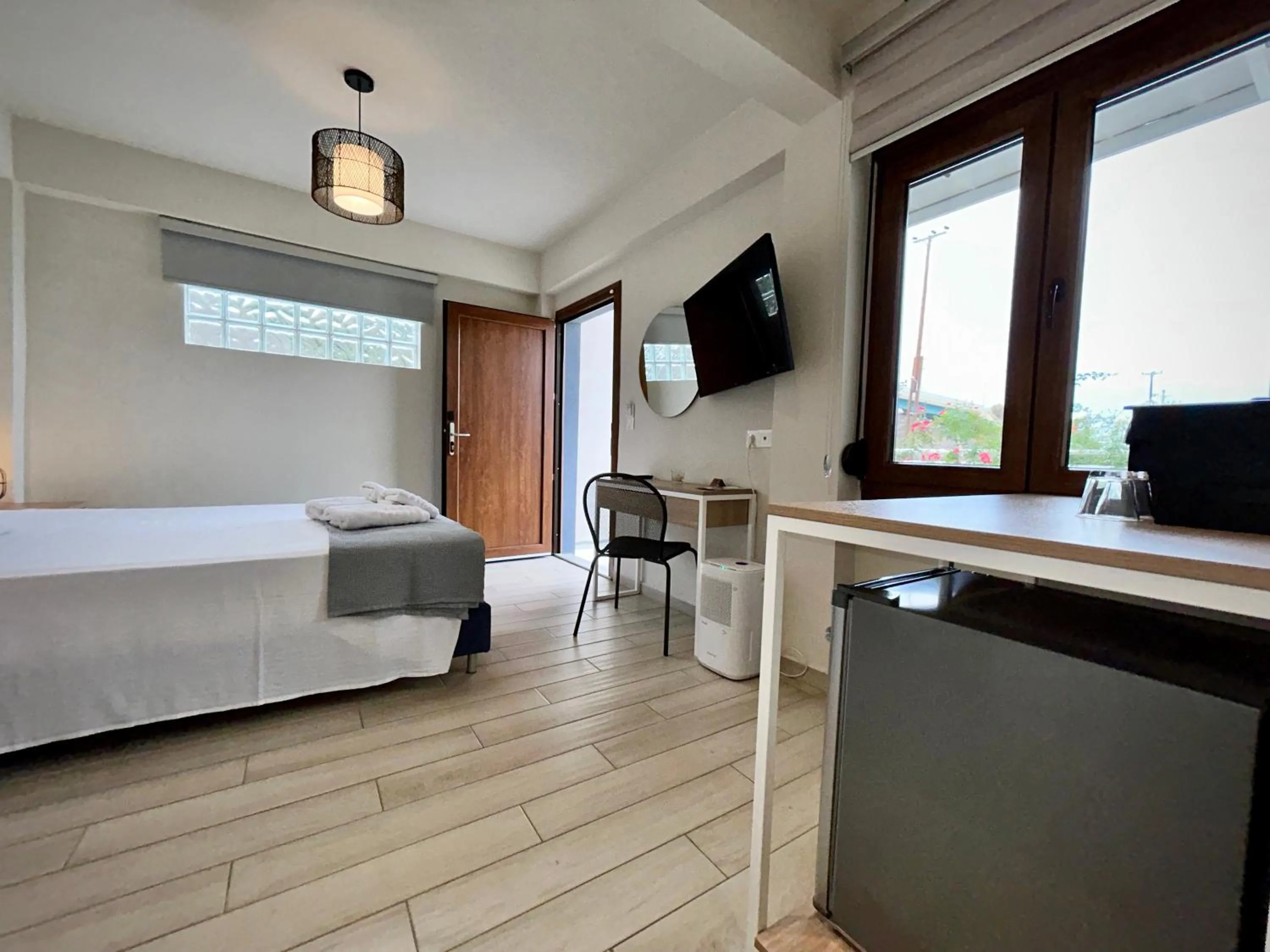 Photo of the whole room in PORTO PORTES suites